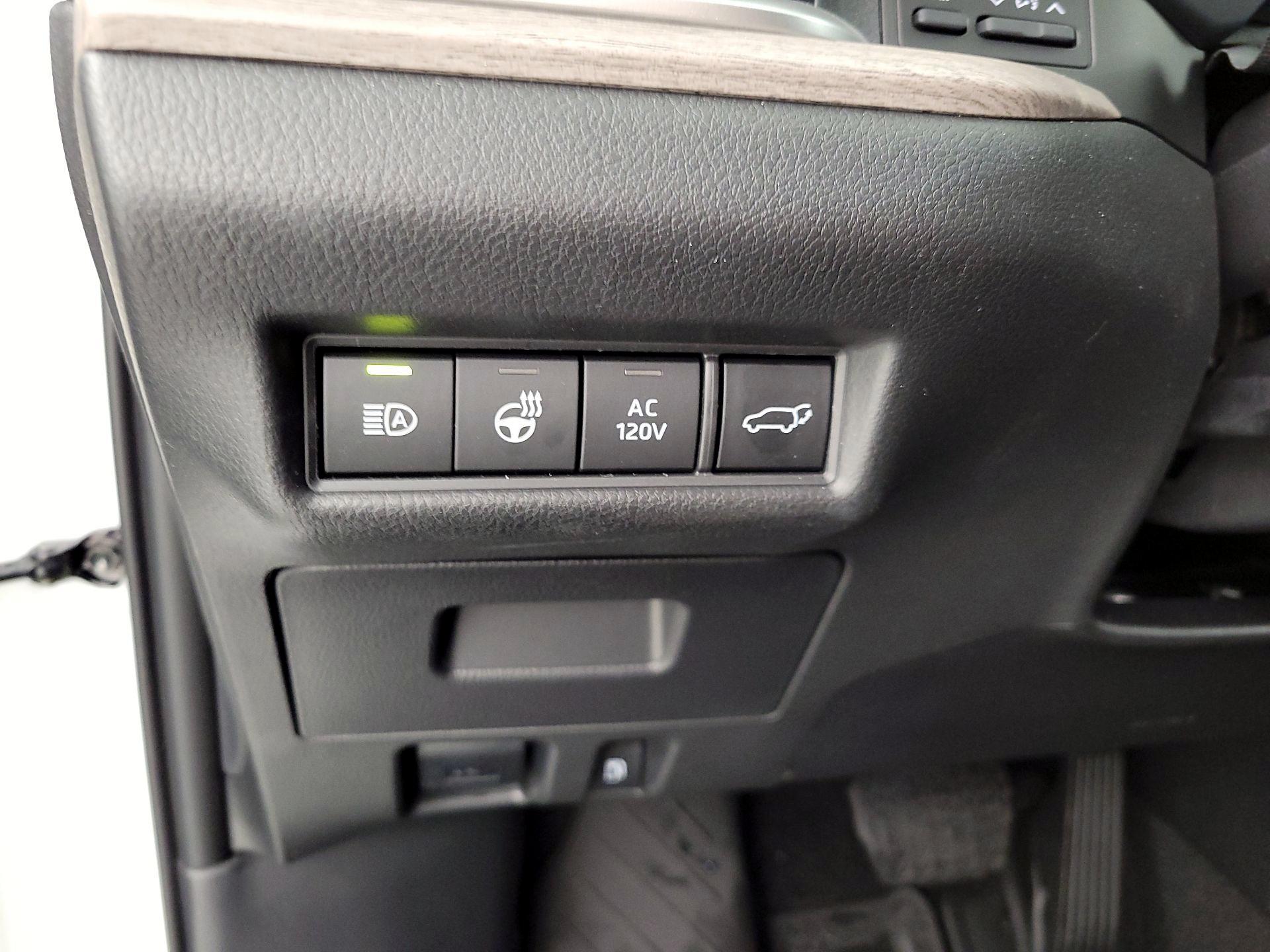 Thumbnail: 2026 Toyota Highlander - 13