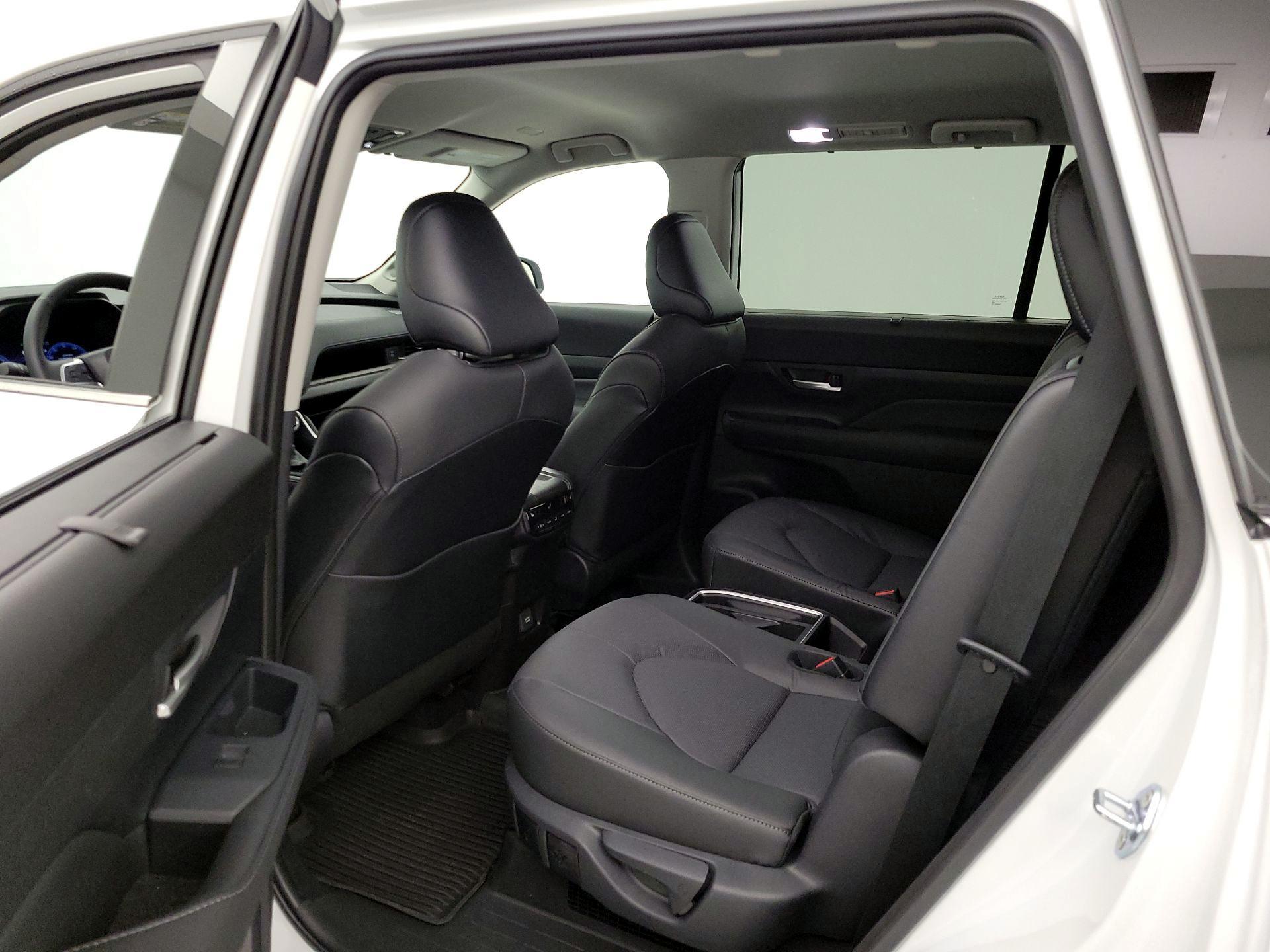 Thumbnail: 2026 Toyota Highlander - 19