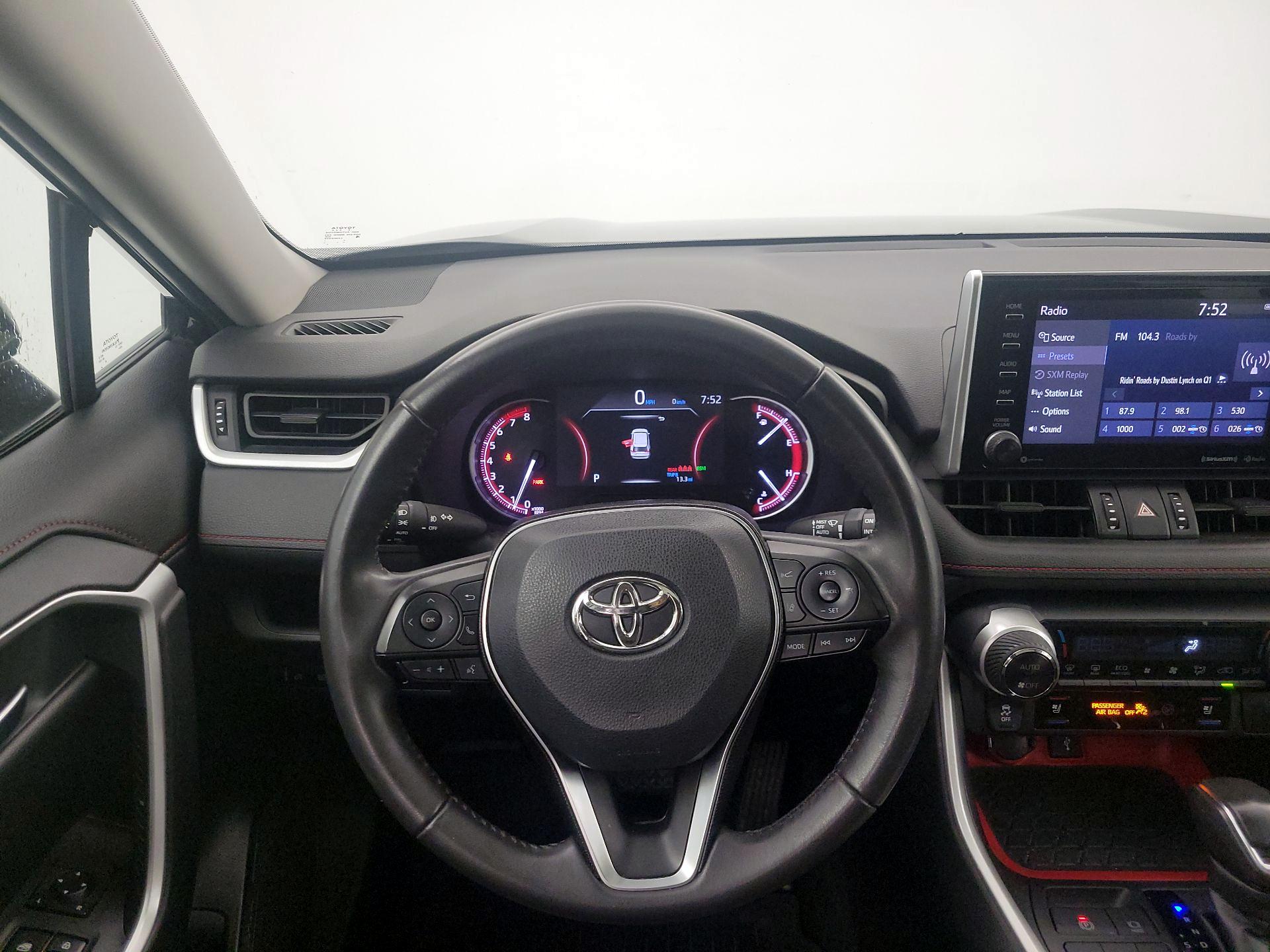 Thumbnail: 2020 Toyota RAV4 - 10