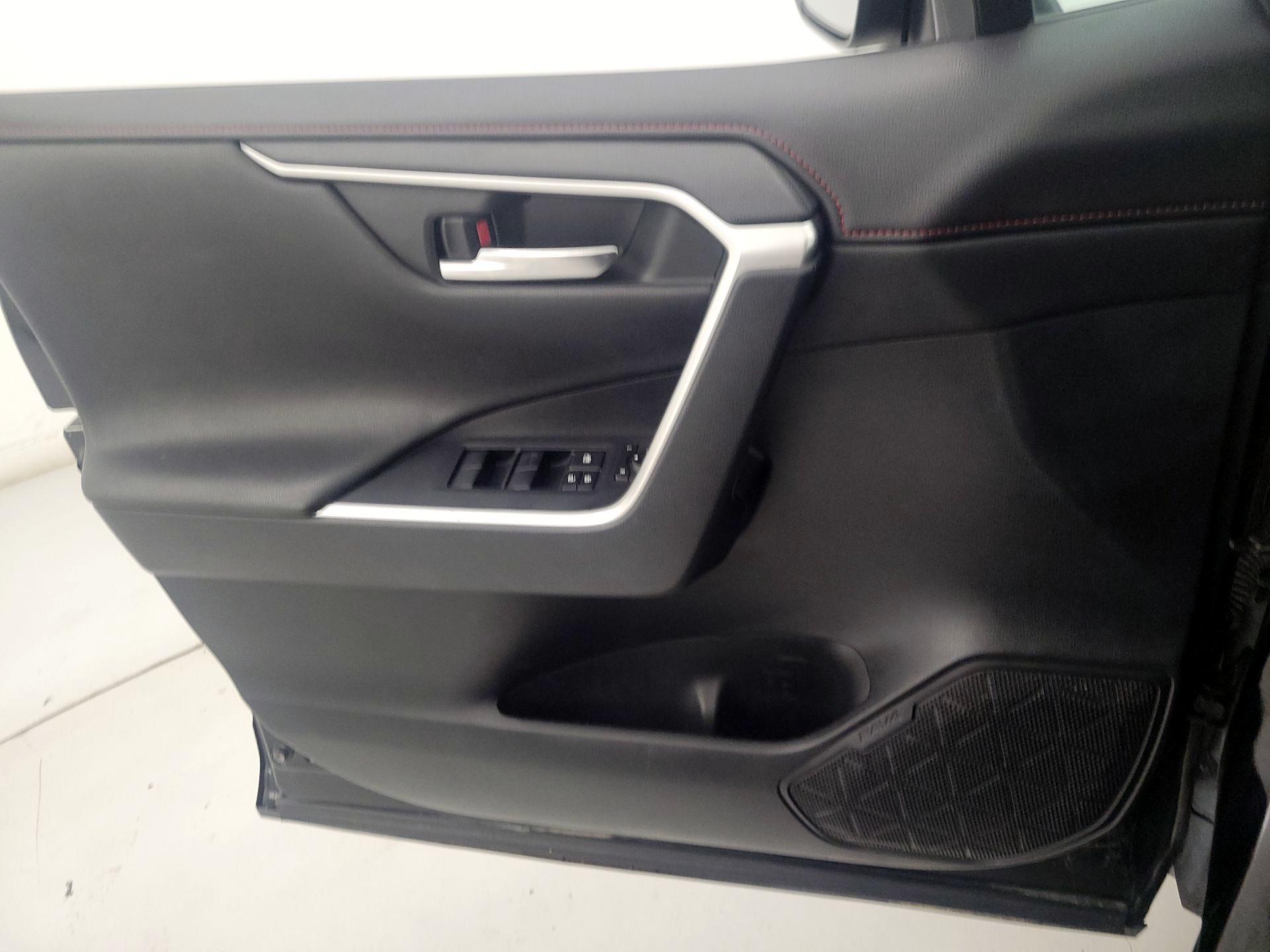 Thumbnail: 2020 Toyota RAV4 - 12