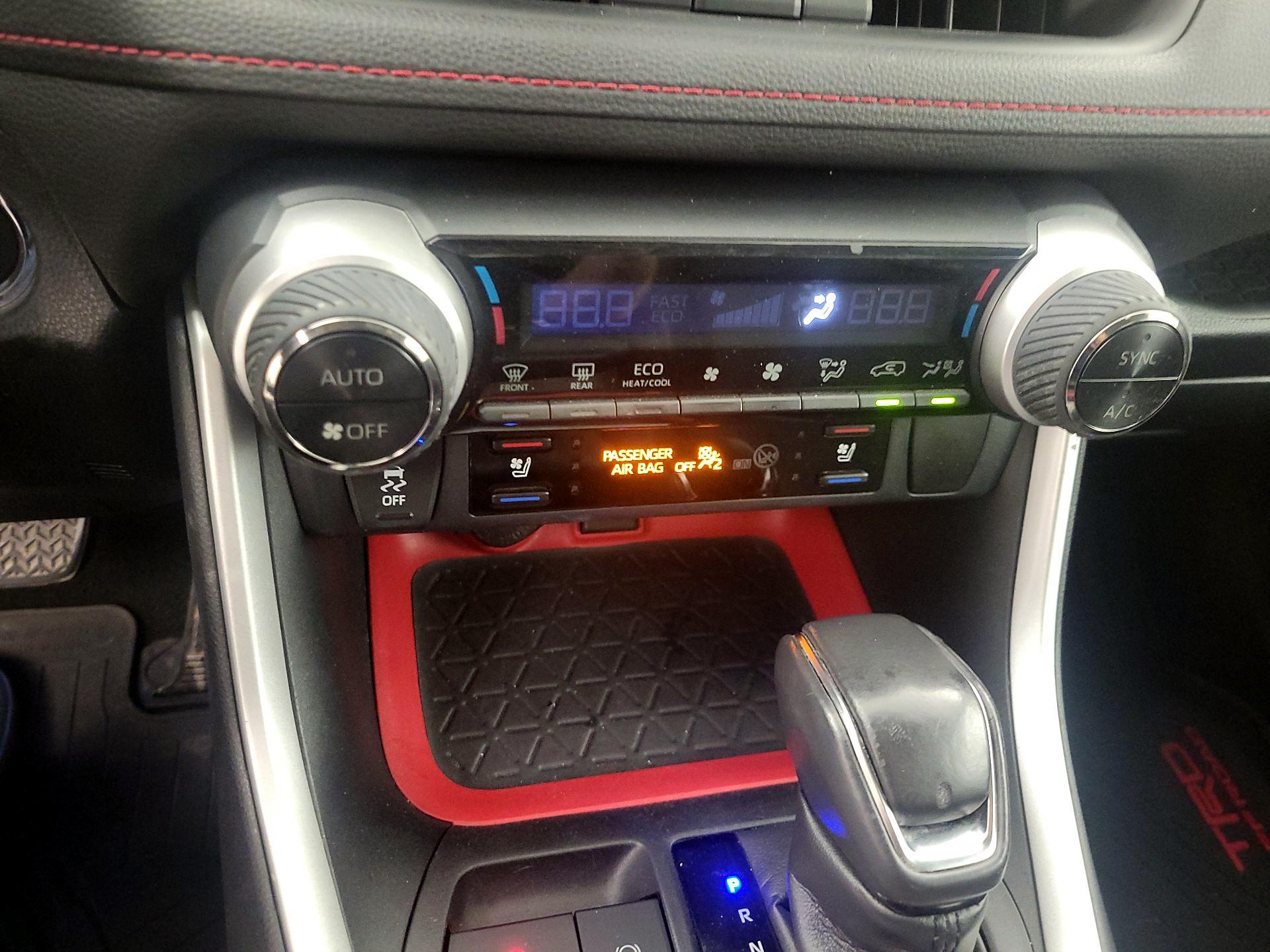 Thumbnail: 2020 Toyota RAV4 - 16