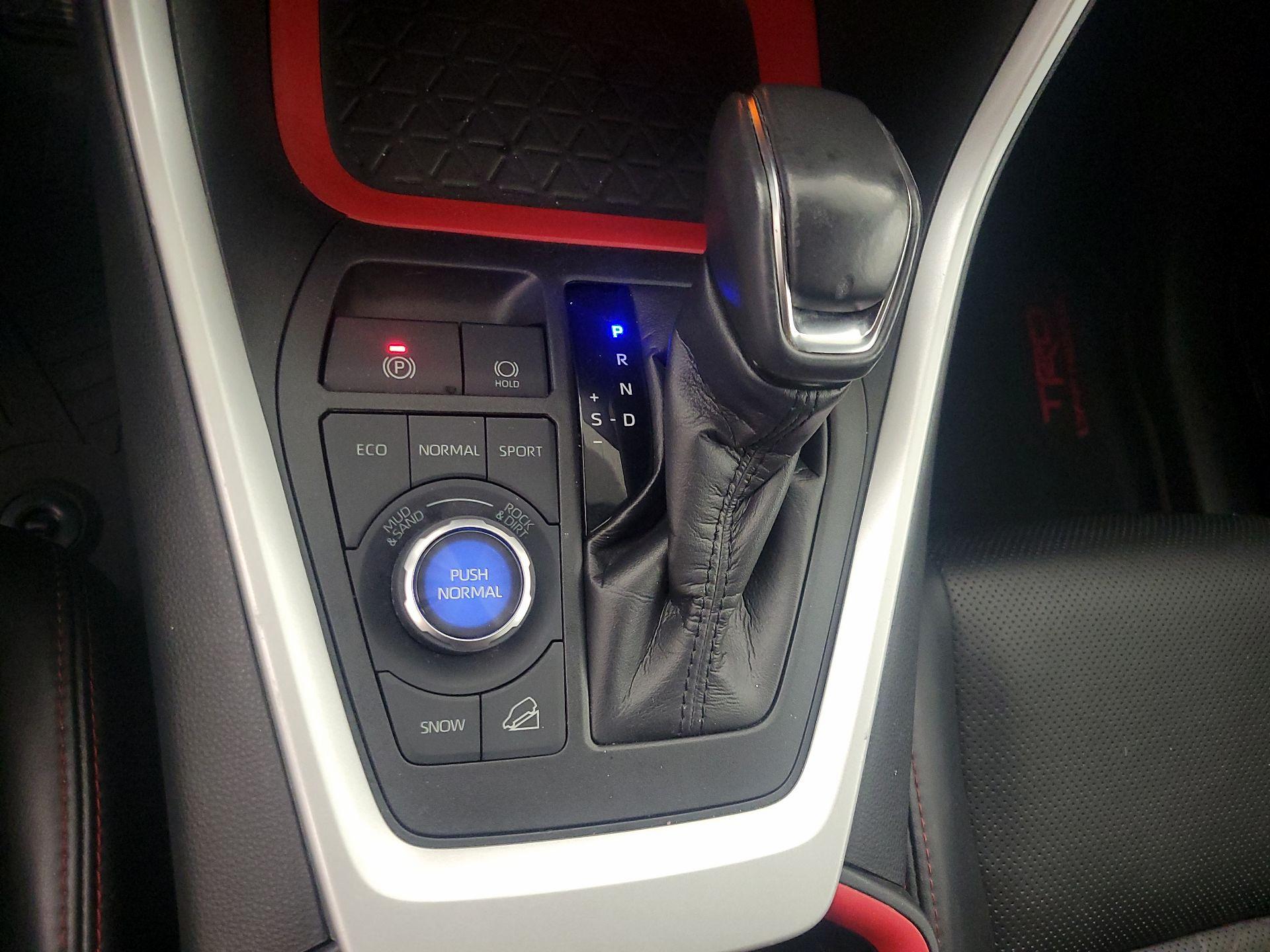 Thumbnail: 2020 Toyota RAV4 - 17