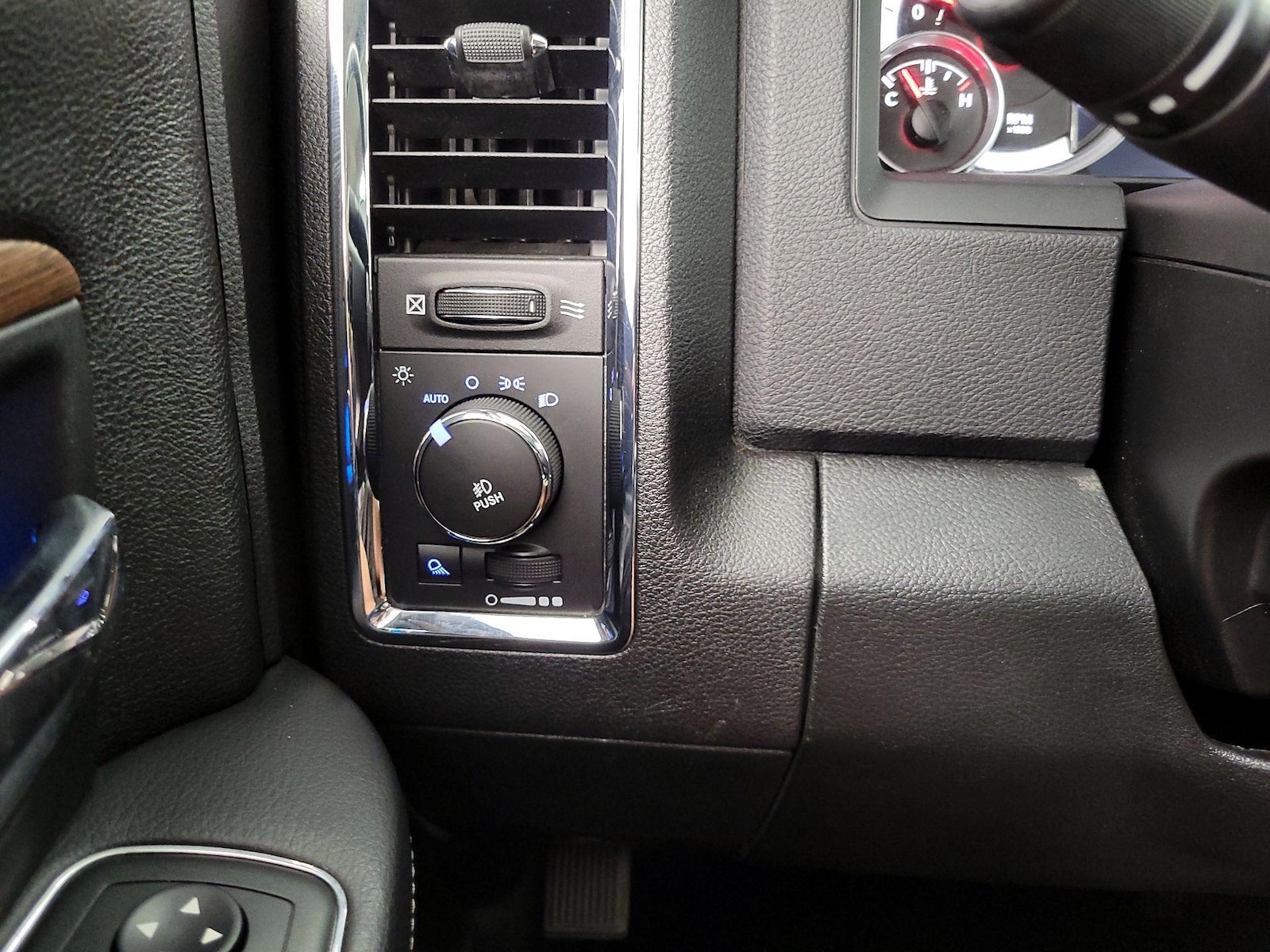 2015 RAM Ram 1500 Pickup Laramie - Photo 14