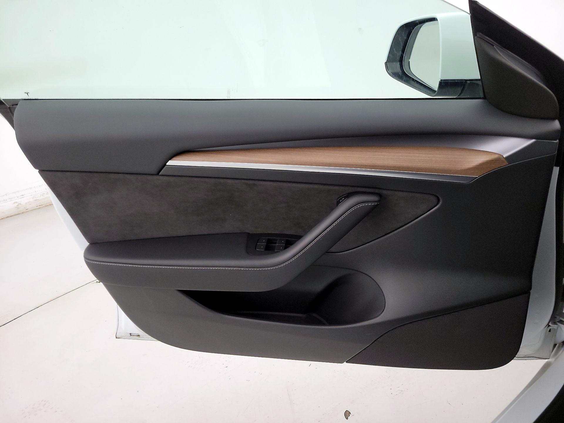 Thumbnail: 2023 Tesla Model 3 - 12