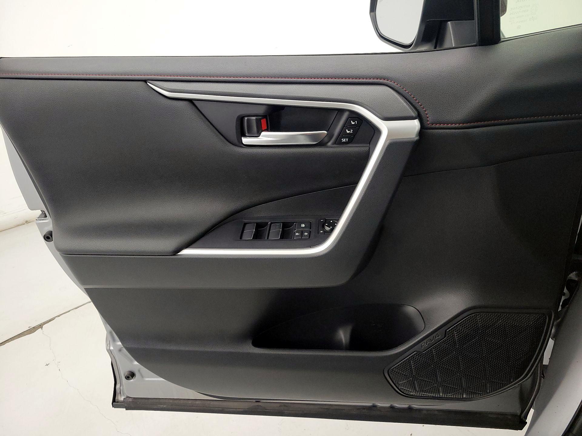 Thumbnail: 2021 Toyota RAV4 - 12