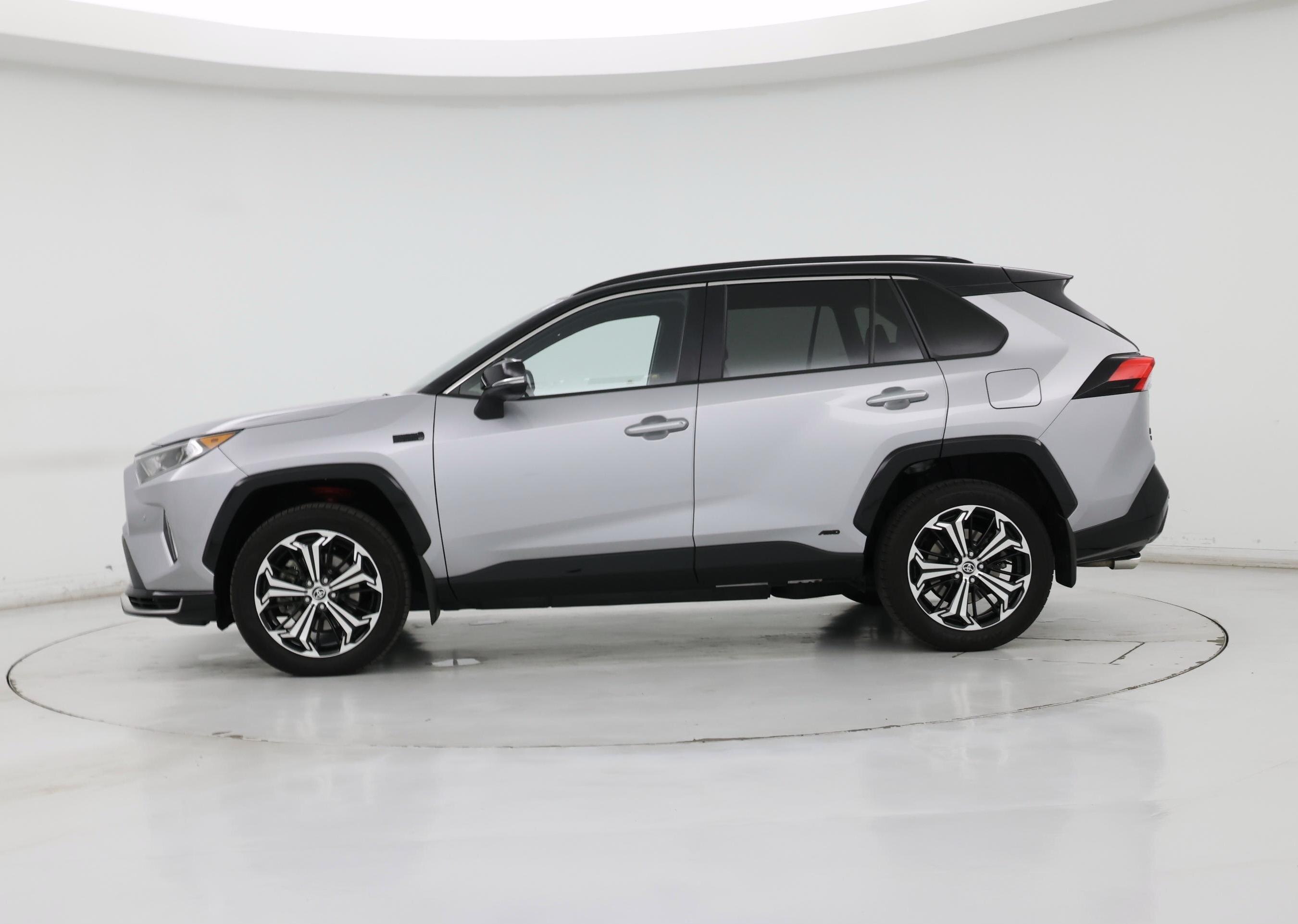 Thumbnail: 2021 Toyota RAV4 - 3