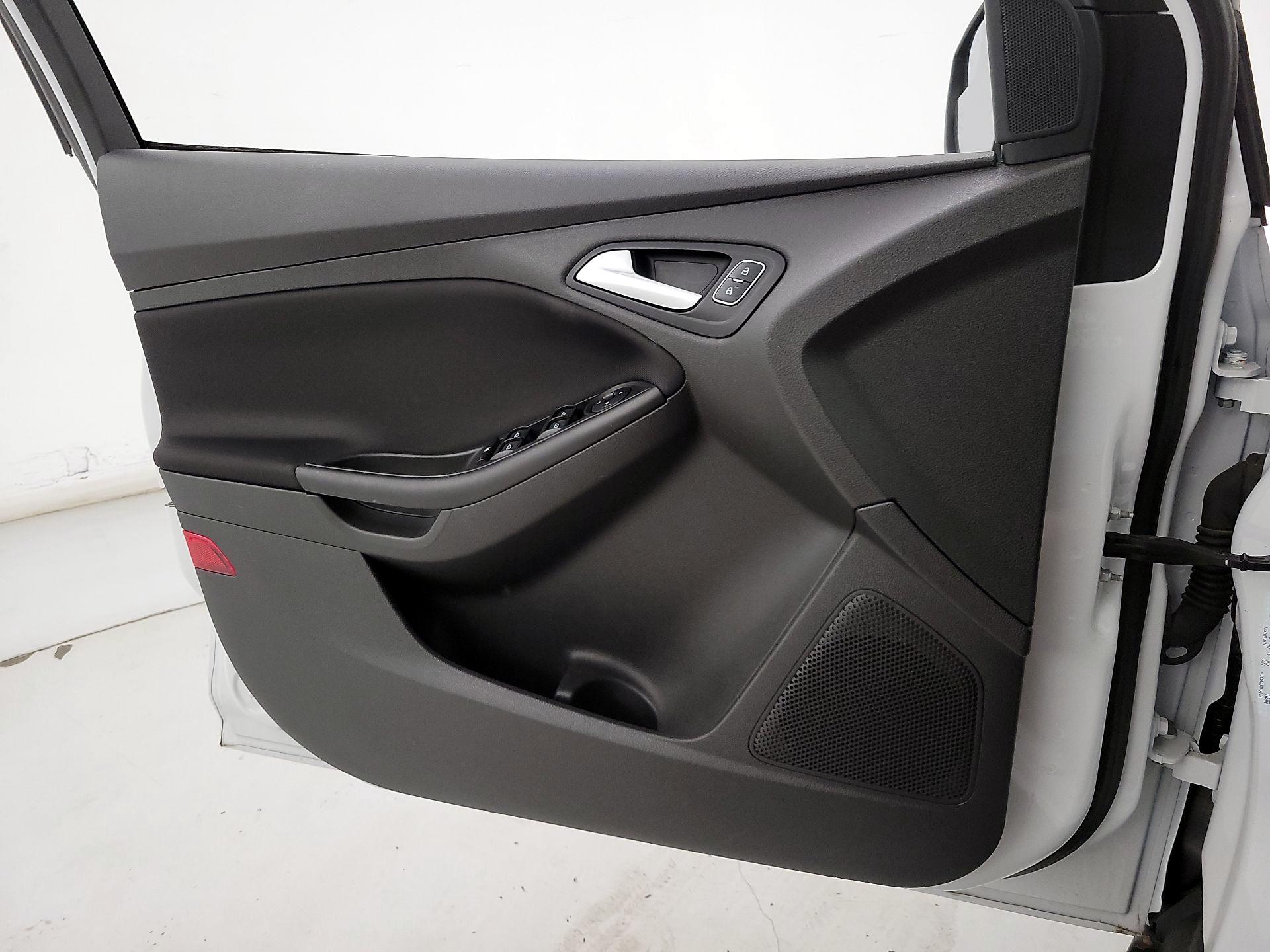 Thumbnail: 2017 Ford Focus - 12