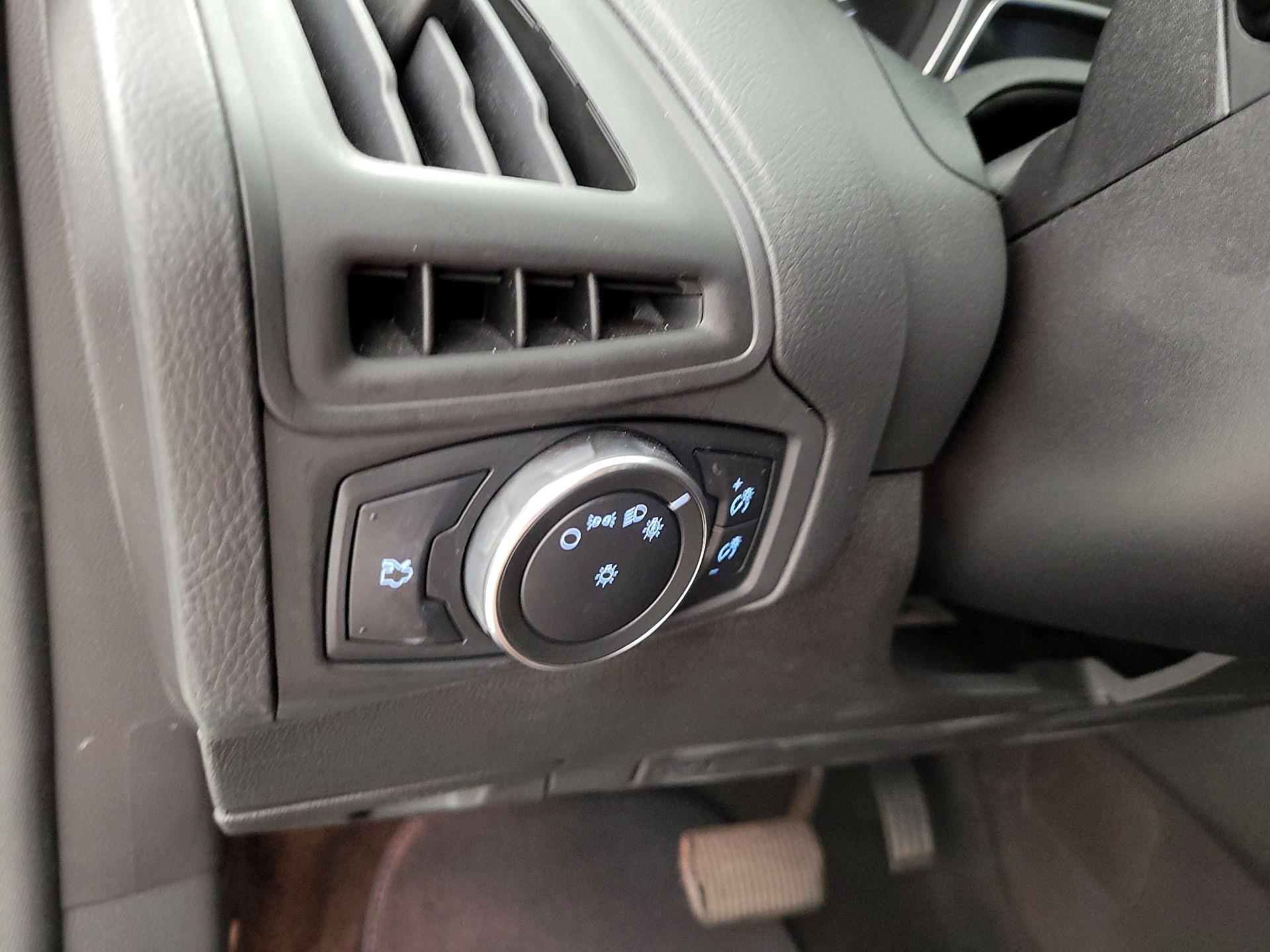 Thumbnail: 2017 Ford Focus - 13