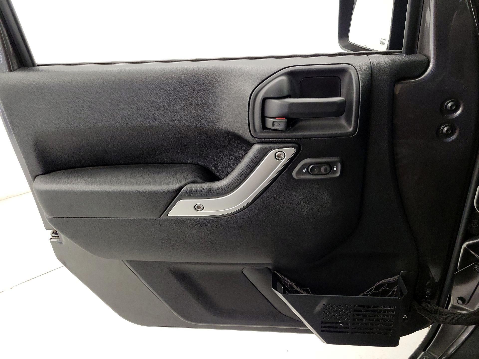 Thumbnail: 2016 Jeep Wrangler - 12
