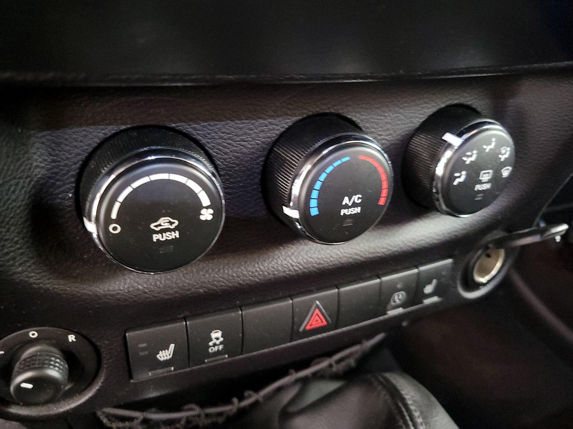 Thumbnail: 2016 Jeep Wrangler - 15