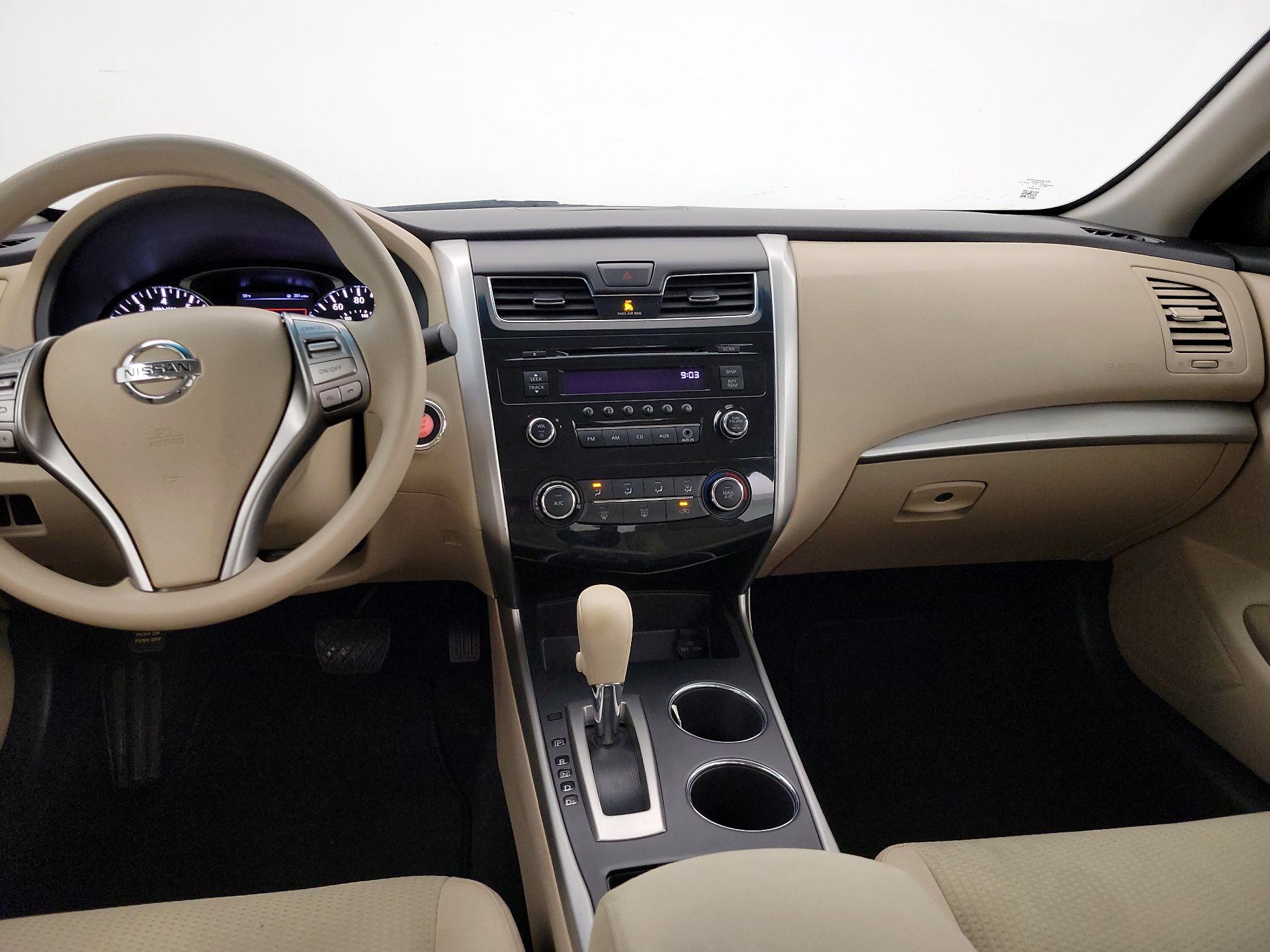 Thumbnail: 2015 Nissan Altima - 9