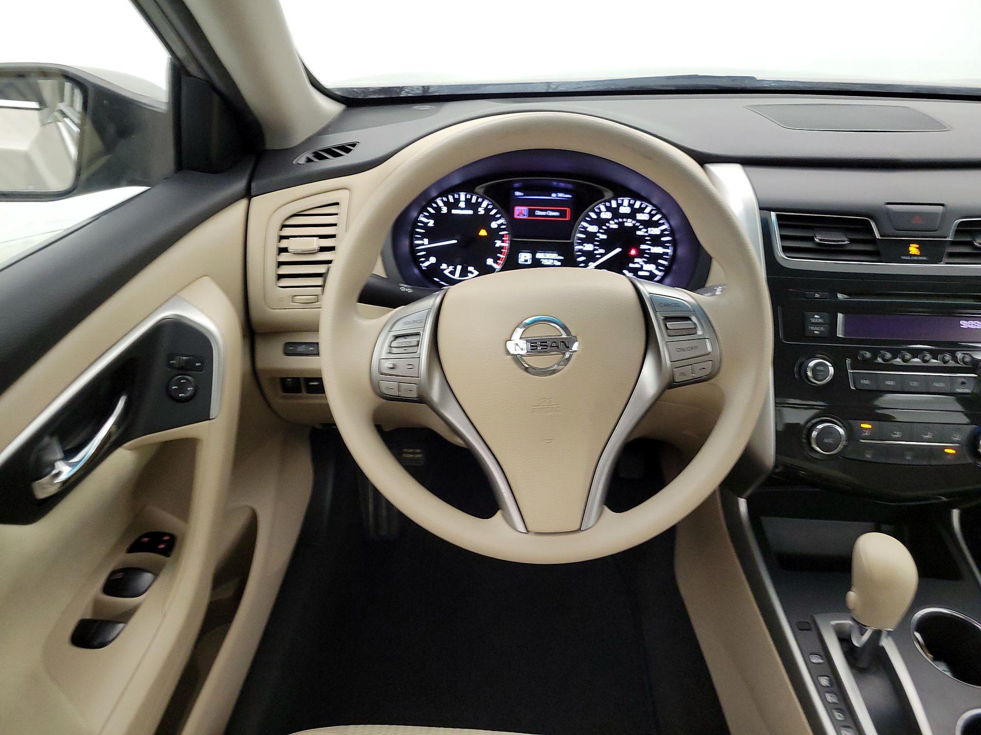 Thumbnail: 2015 Nissan Altima - 10