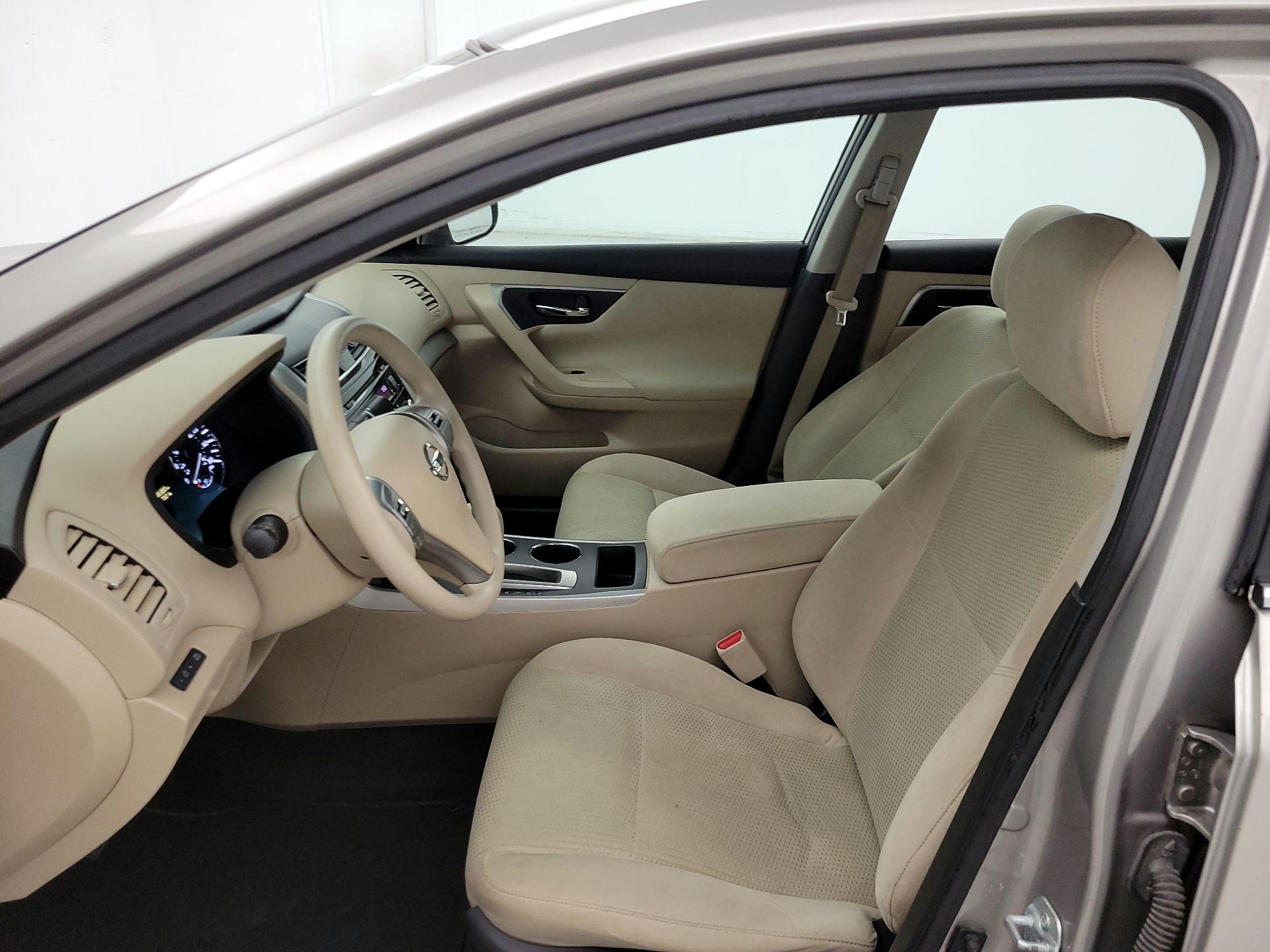 Thumbnail: 2015 Nissan Altima - 11