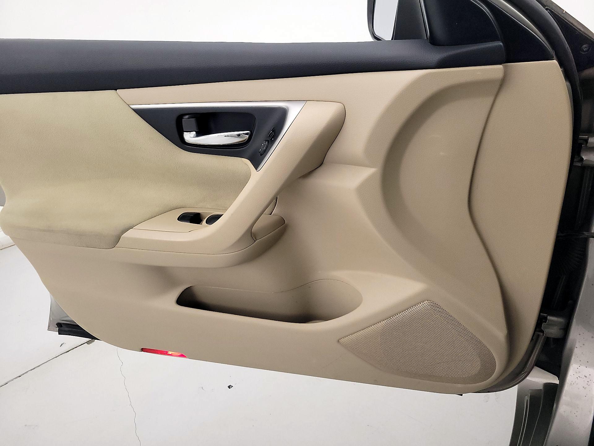Thumbnail: 2015 Nissan Altima - 12