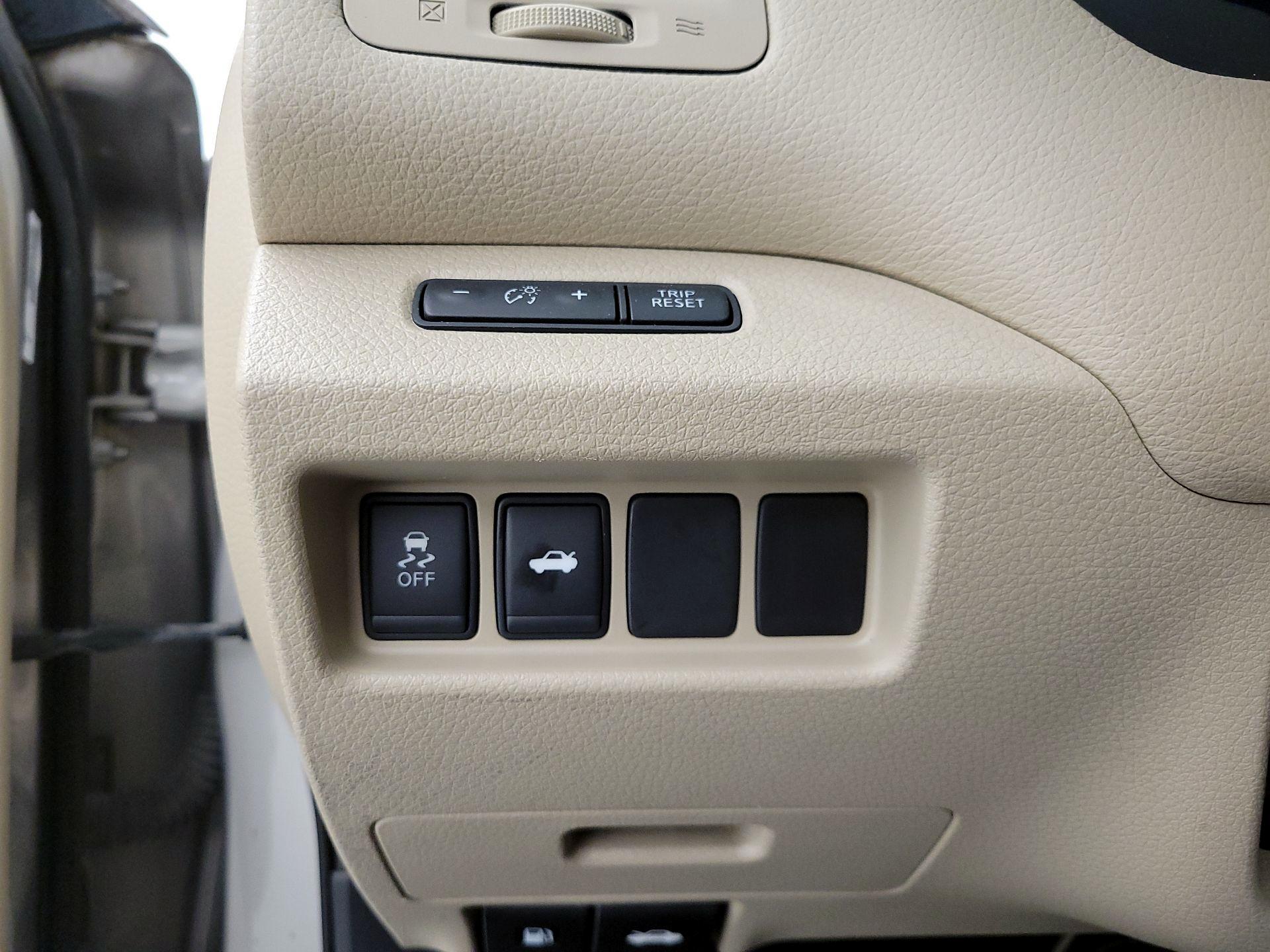 Thumbnail: 2015 Nissan Altima - 13