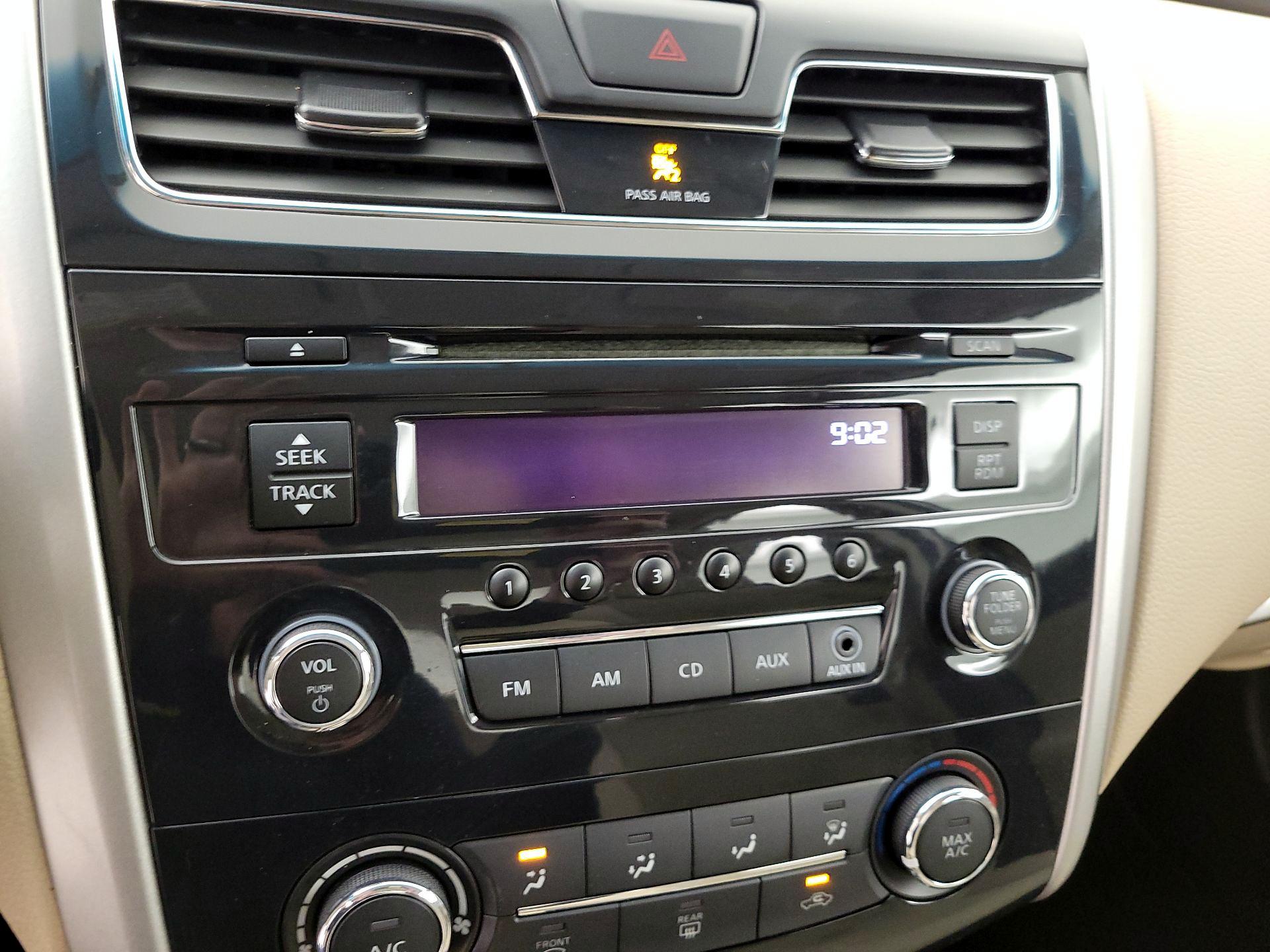 Thumbnail: 2015 Nissan Altima - 14