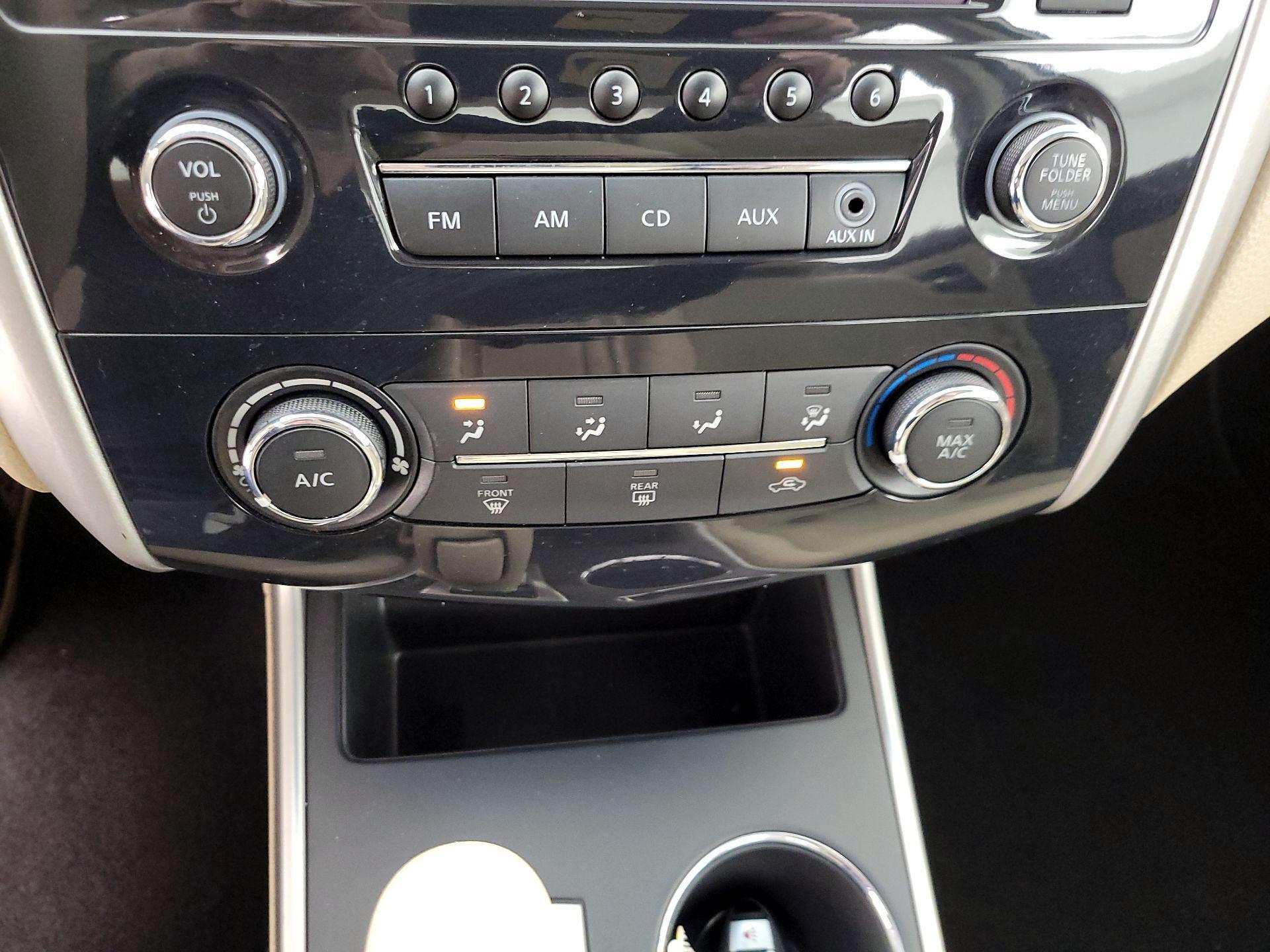 Thumbnail: 2015 Nissan Altima - 15