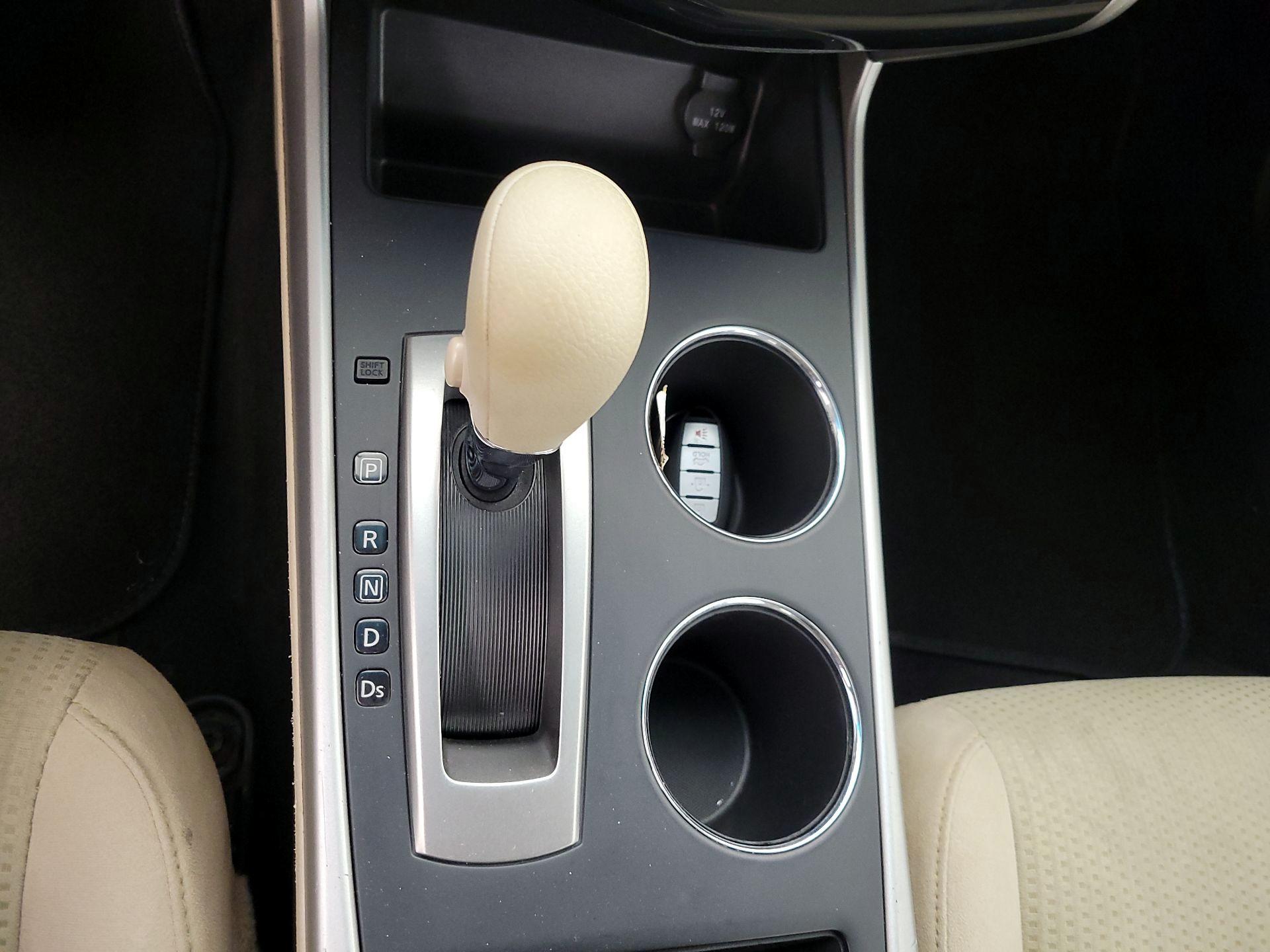 Thumbnail: 2015 Nissan Altima - 16