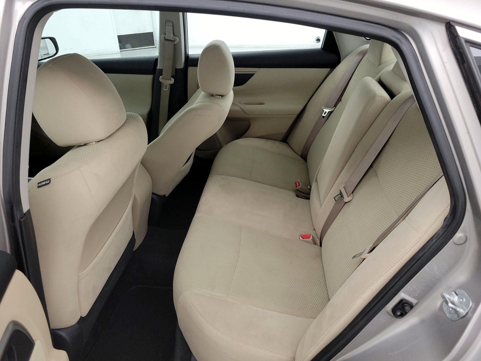 Thumbnail: 2015 Nissan Altima - 18