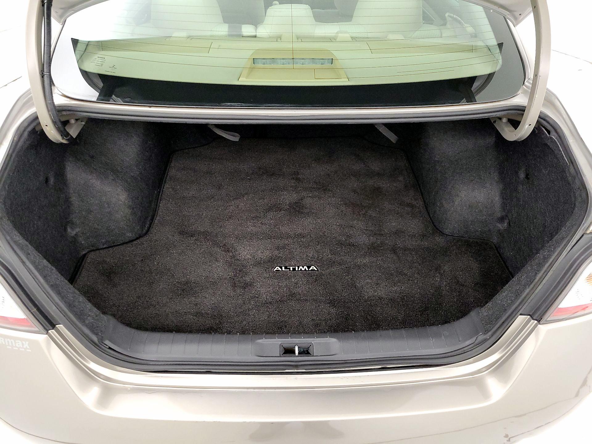 Thumbnail: 2015 Nissan Altima - 19