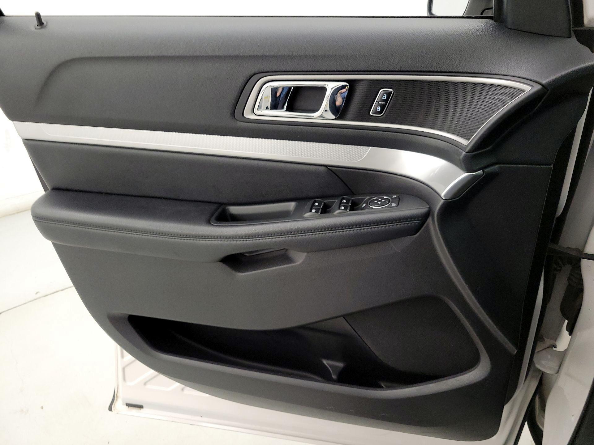 Thumbnail: 2017 Ford Explorer - 12