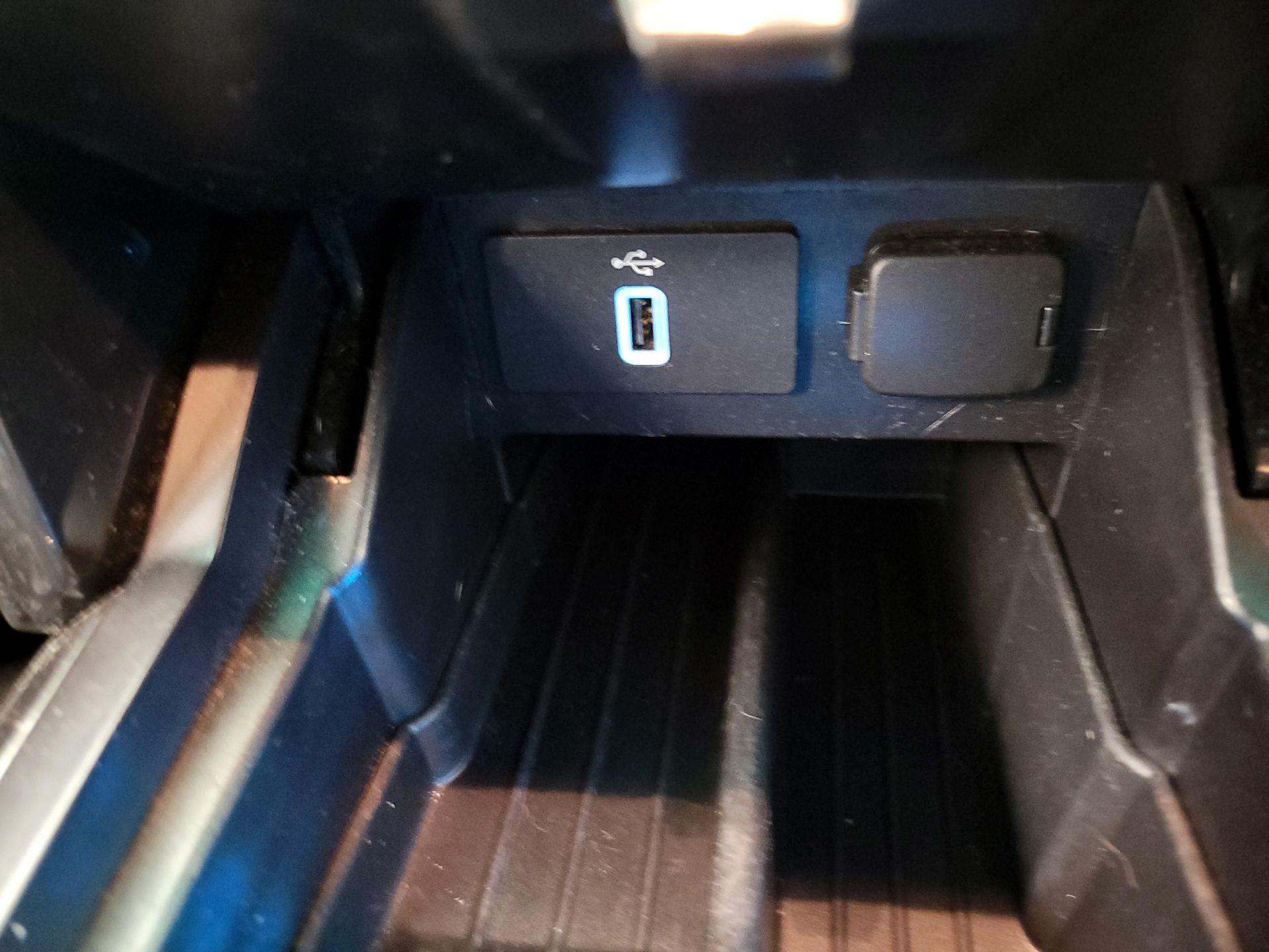 Thumbnail: 2017 Ford Explorer - 18