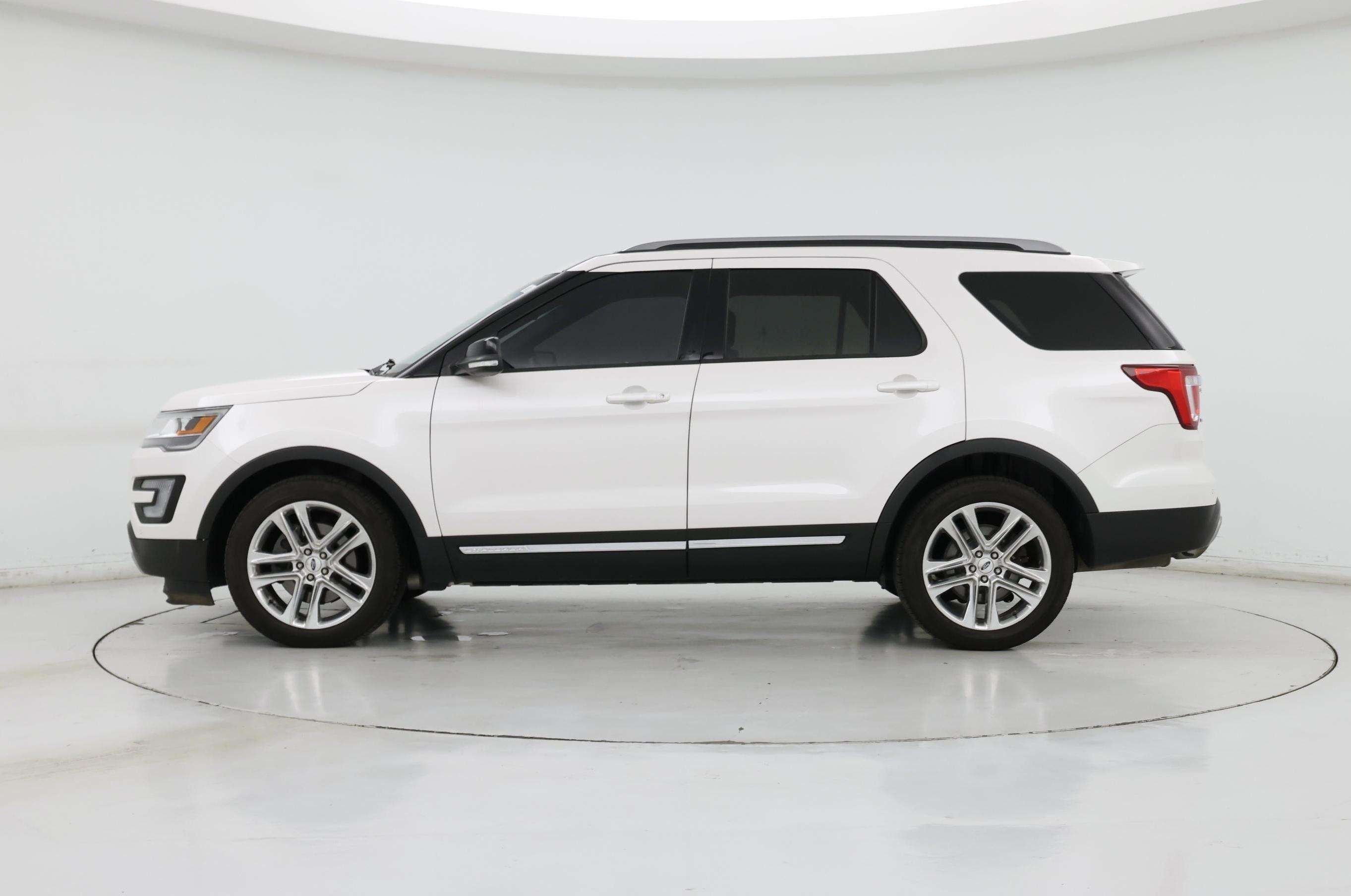 Thumbnail: 2017 Ford Explorer - 3
