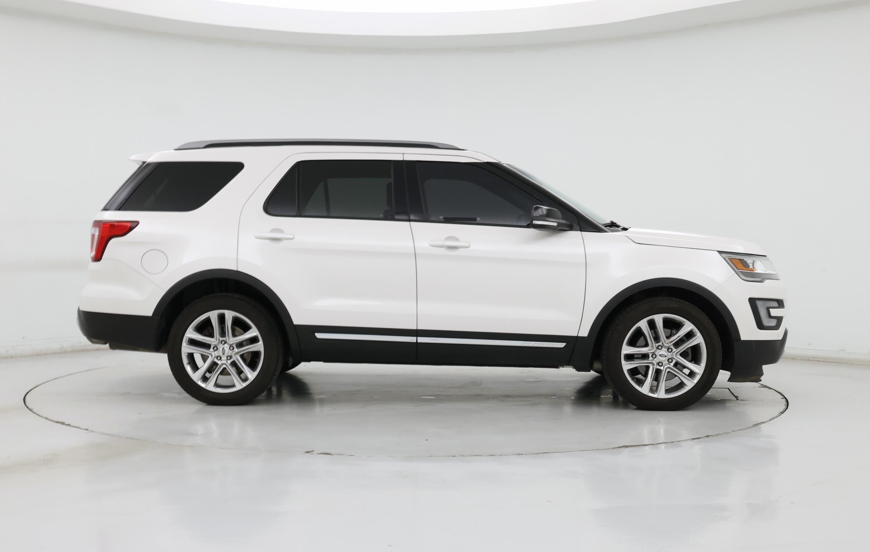 Thumbnail: 2017 Ford Explorer - 7