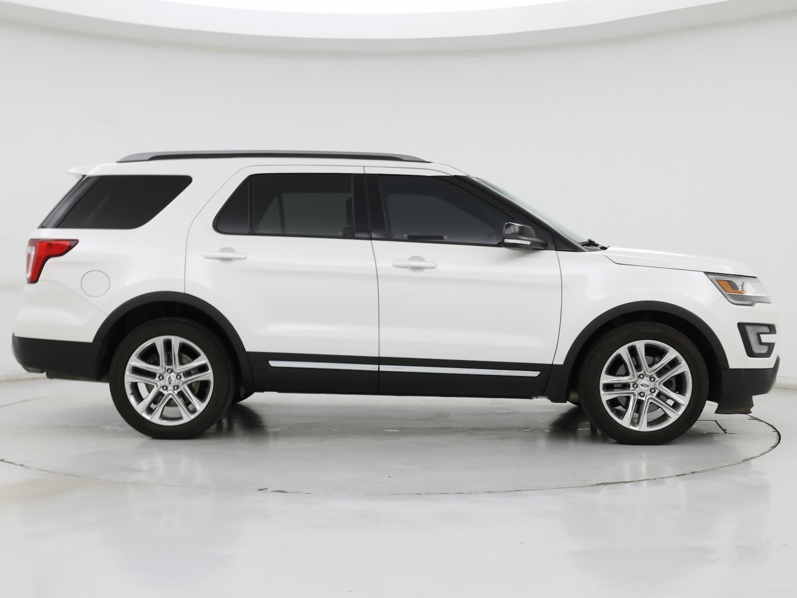 2017 Ford Explorer XLT - Photo 8
