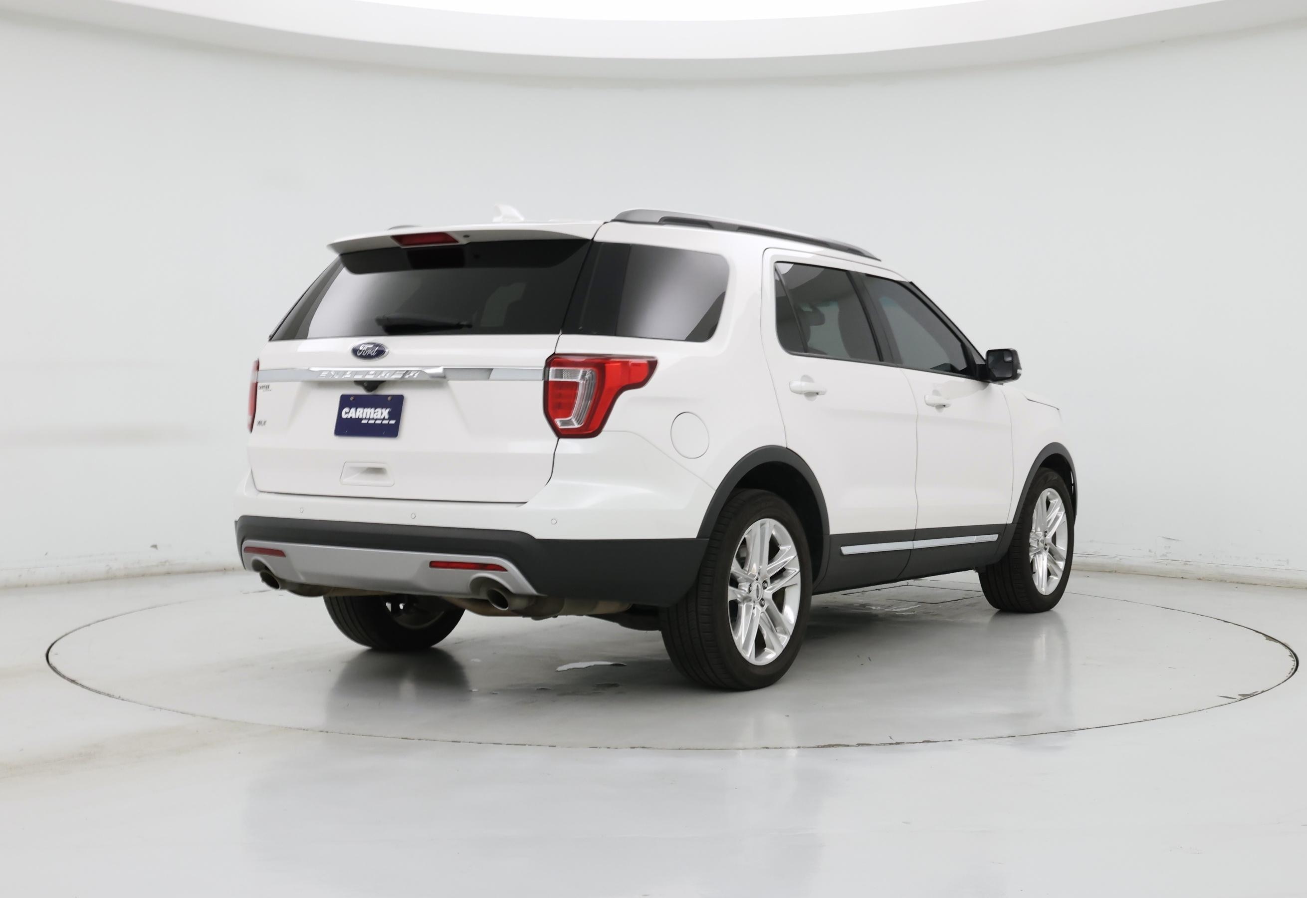 Thumbnail: 2017 Ford Explorer - 8