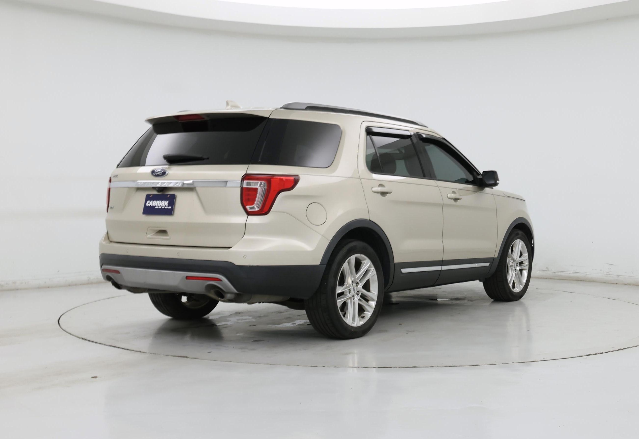 Thumbnail: 2017 Ford Explorer - 8