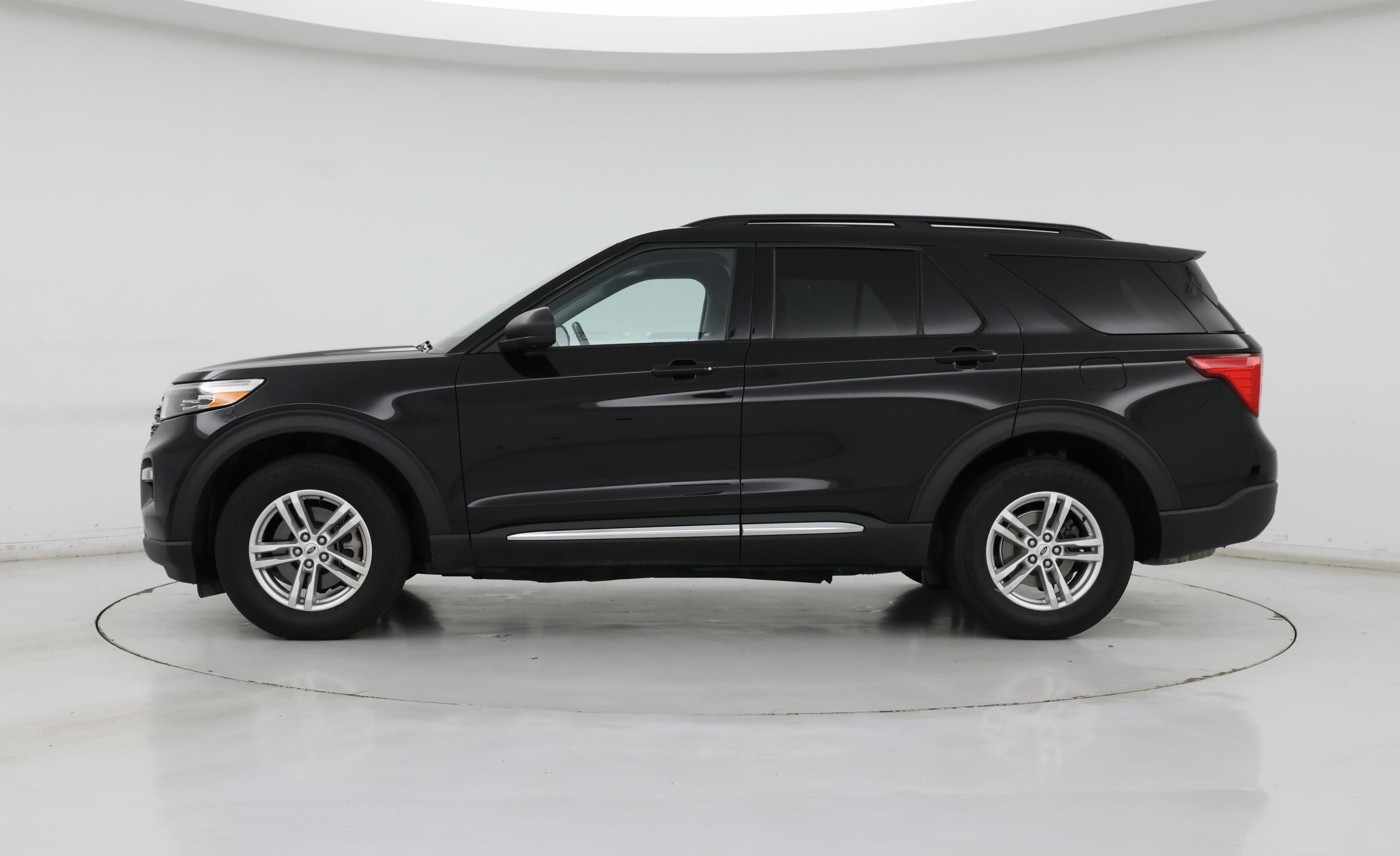 Thumbnail: 2022 Ford Explorer - 3