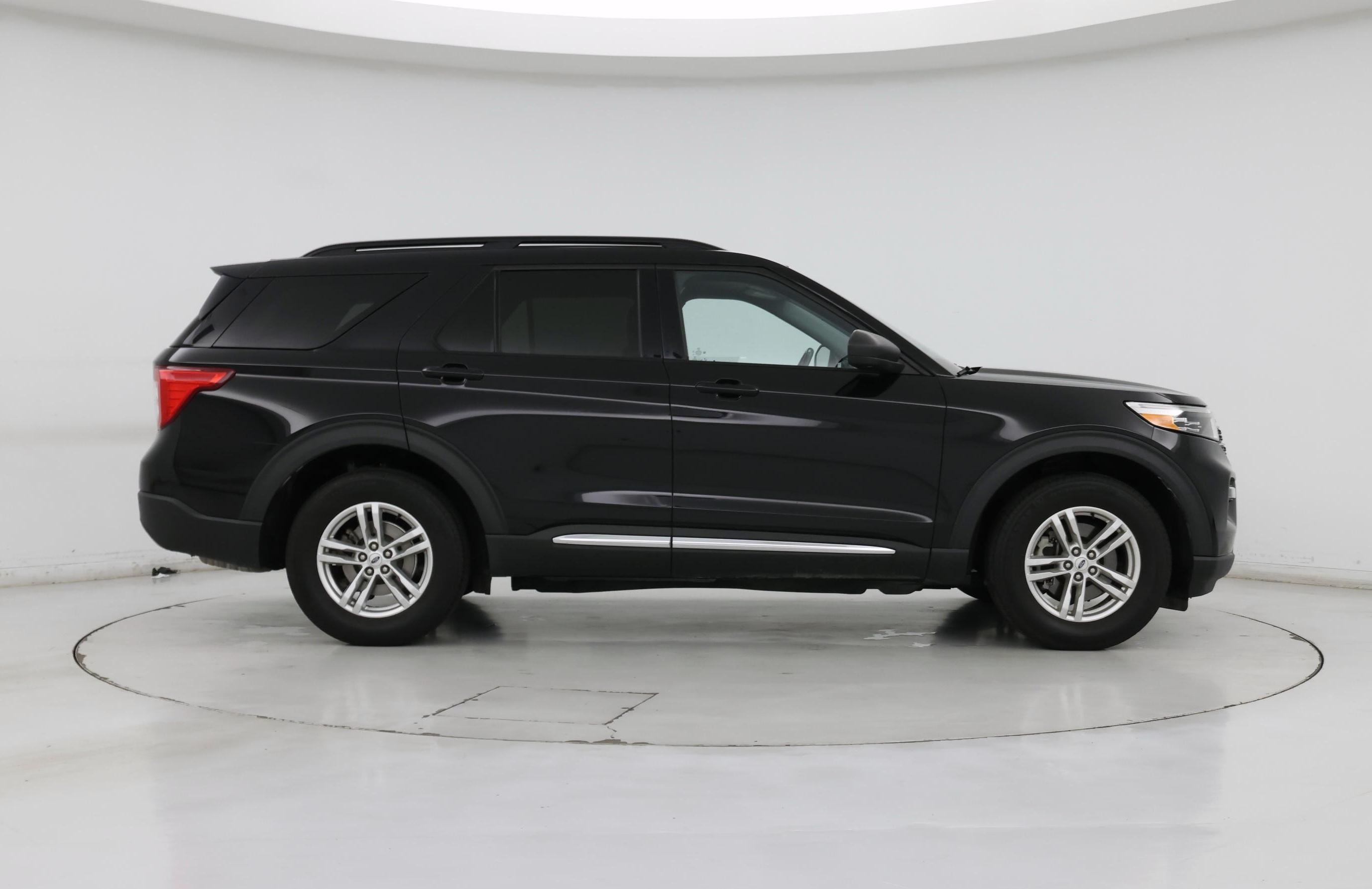 Thumbnail: 2022 Ford Explorer - 7