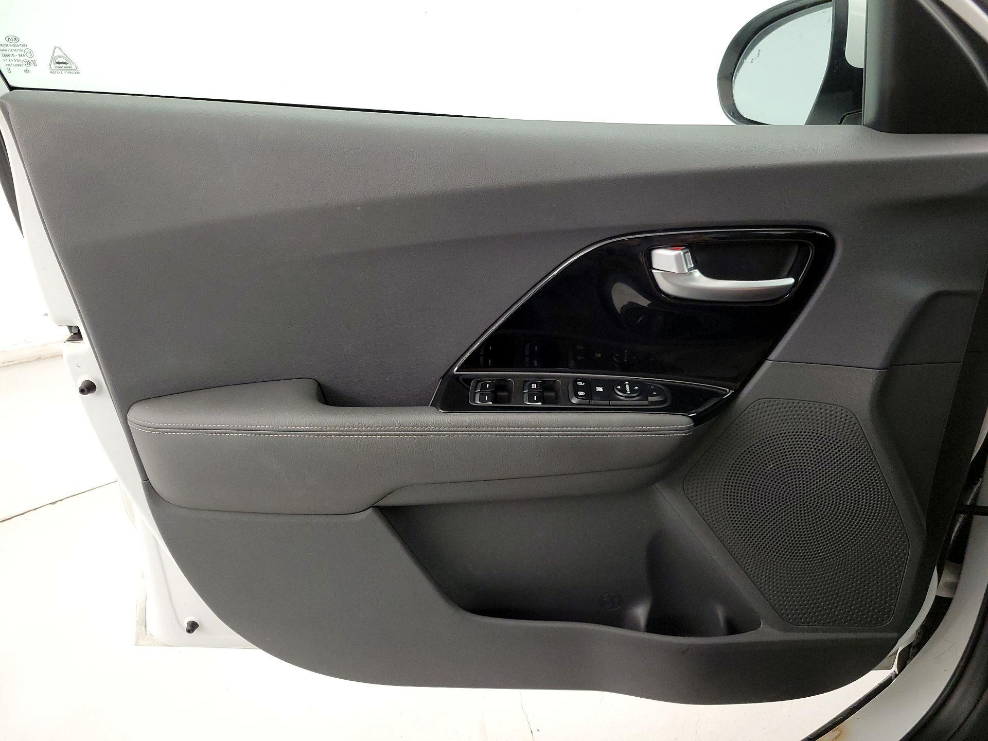 Thumbnail: 2021 Kia Niro - 12