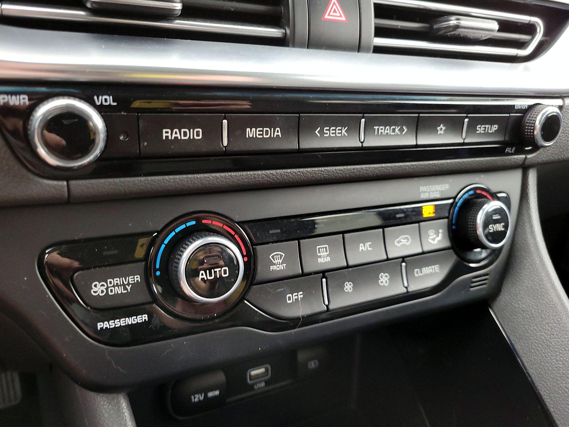 Thumbnail: 2021 Kia Niro - 16
