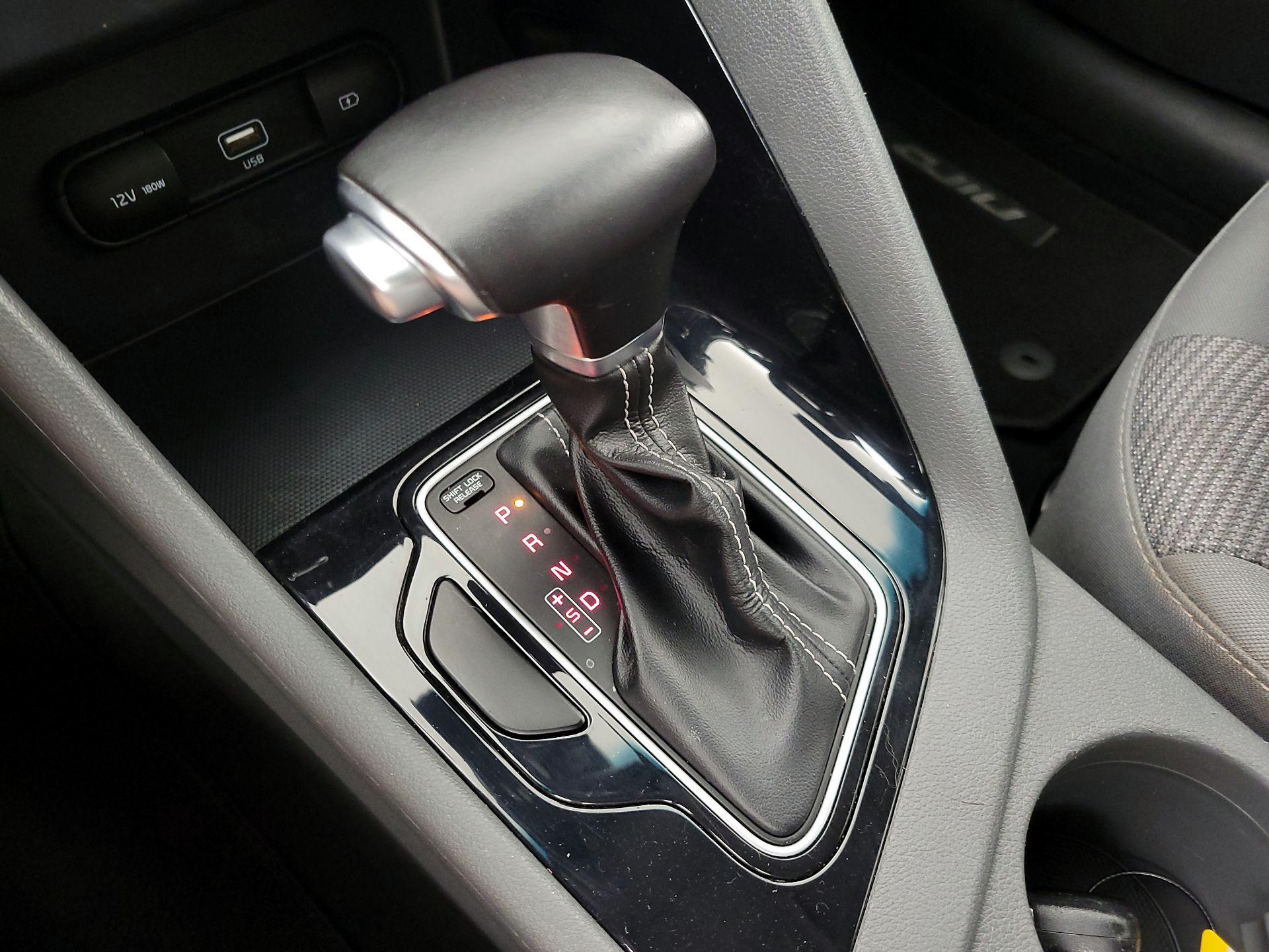 Thumbnail: 2021 Kia Niro - 17