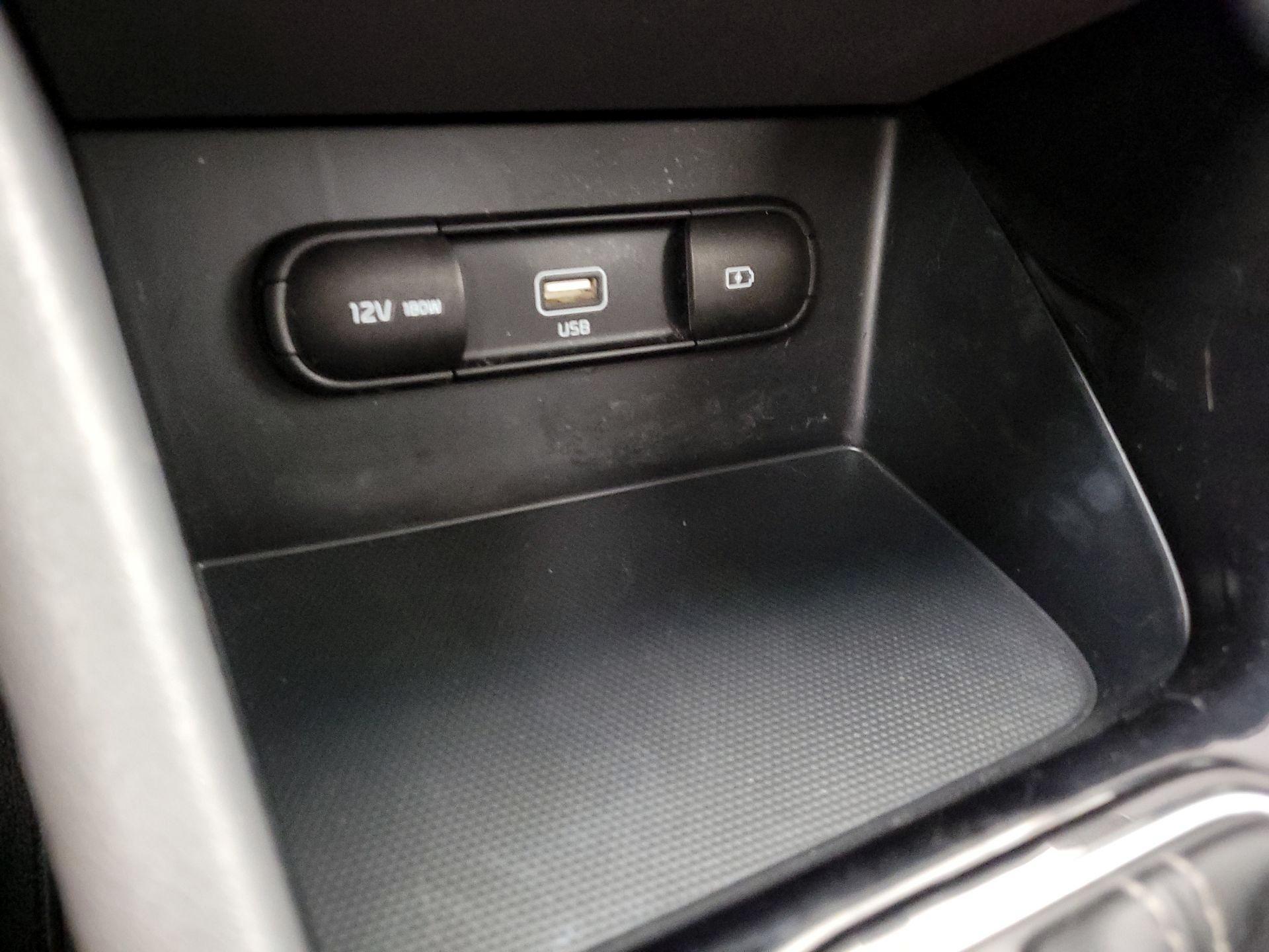 Thumbnail: 2021 Kia Niro - 18