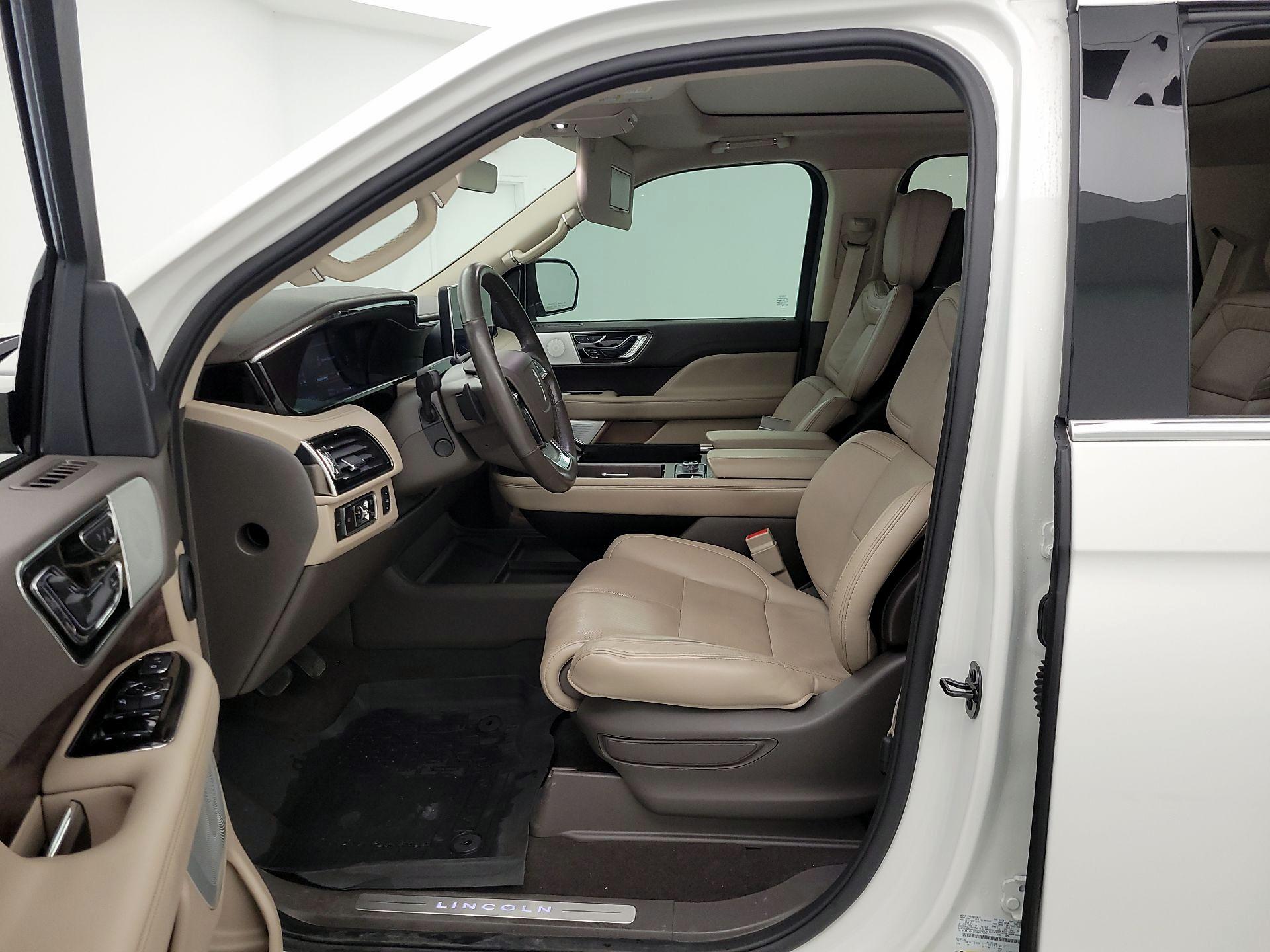 Thumbnail: 2024 Lincoln Navigator - 11
