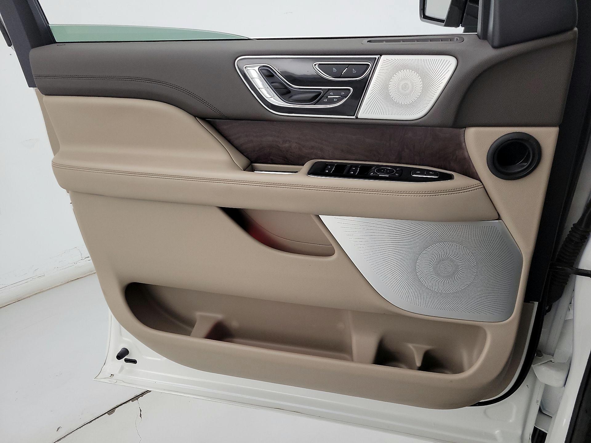 Thumbnail: 2024 Lincoln Navigator - 12