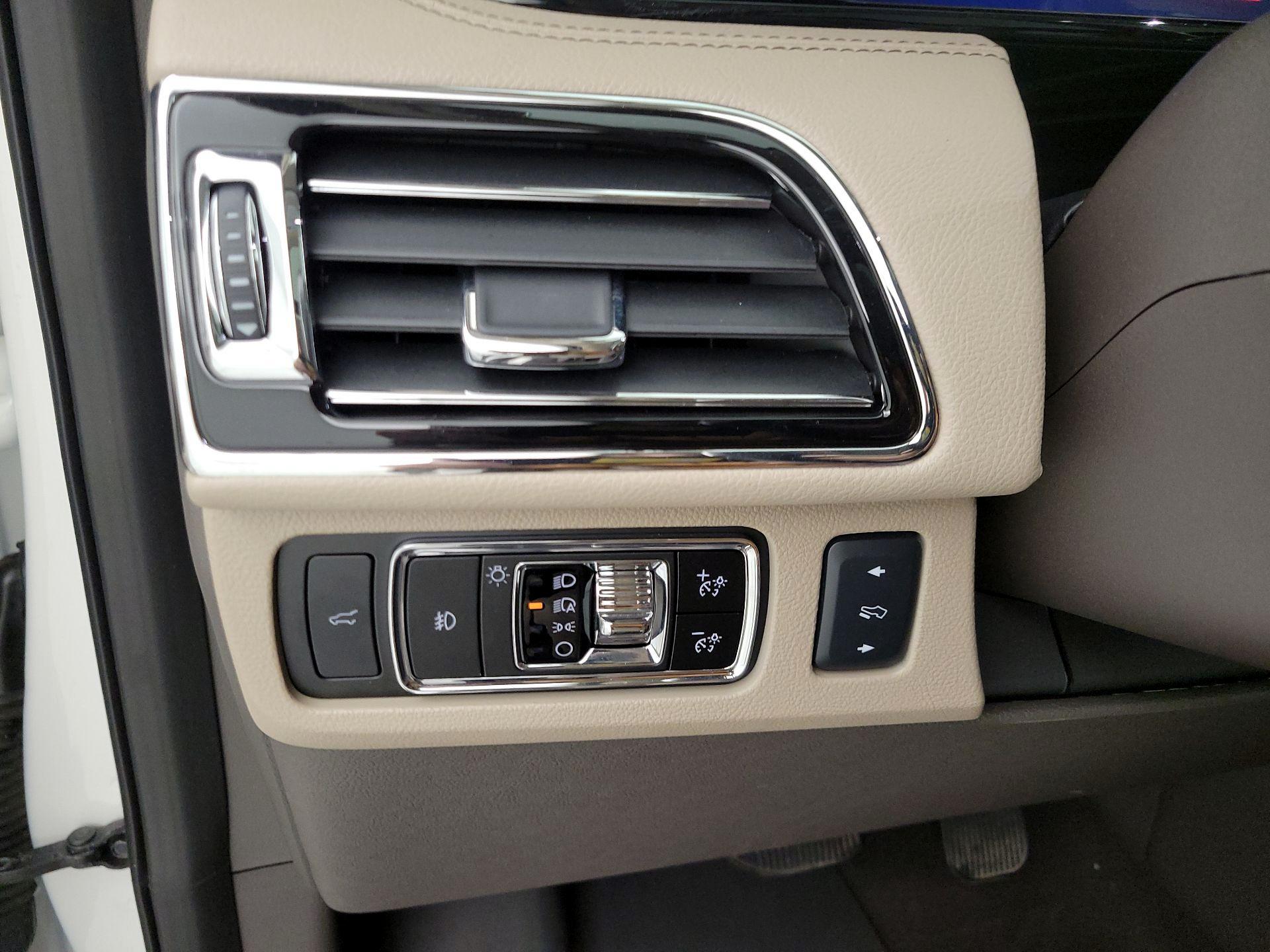 Thumbnail: 2024 Lincoln Navigator - 13