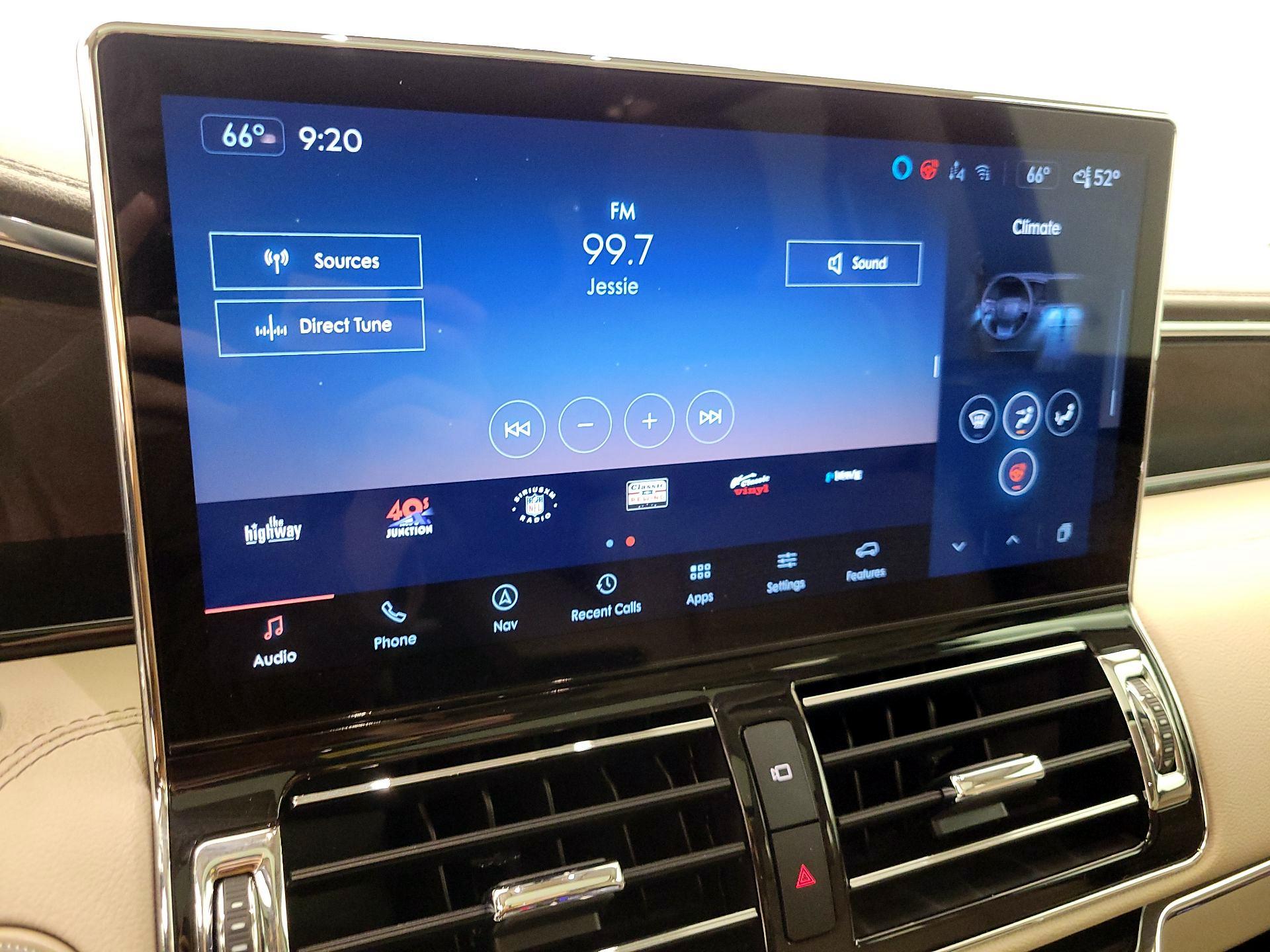 Thumbnail: 2024 Lincoln Navigator - 16