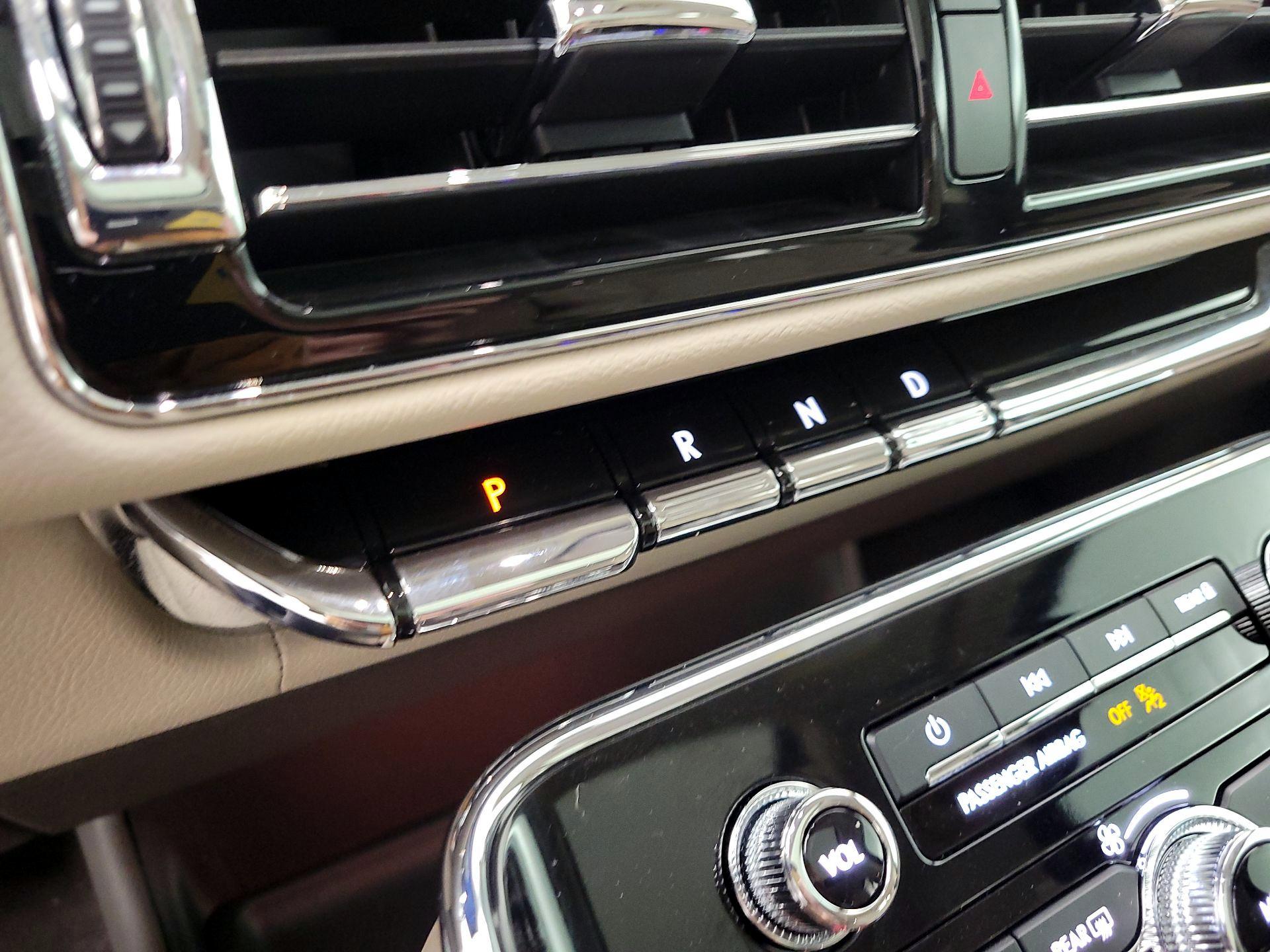 Thumbnail: 2024 Lincoln Navigator - 18