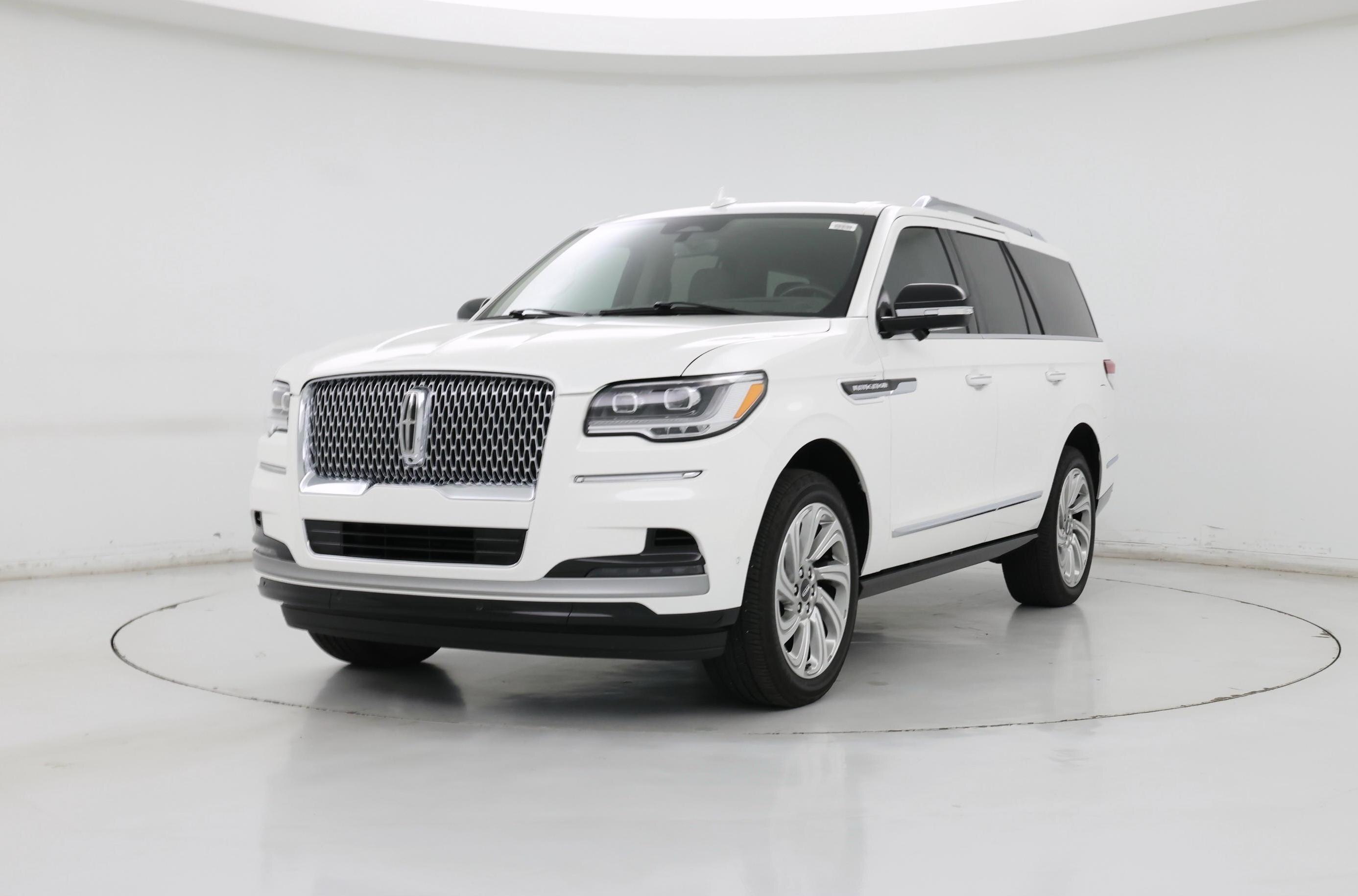 Thumbnail: 2024 Lincoln Navigator - 4