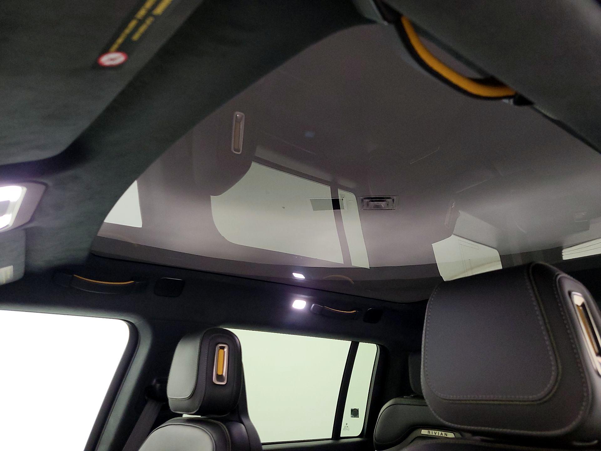 Thumbnail: 2024 Rivian R1S - 17