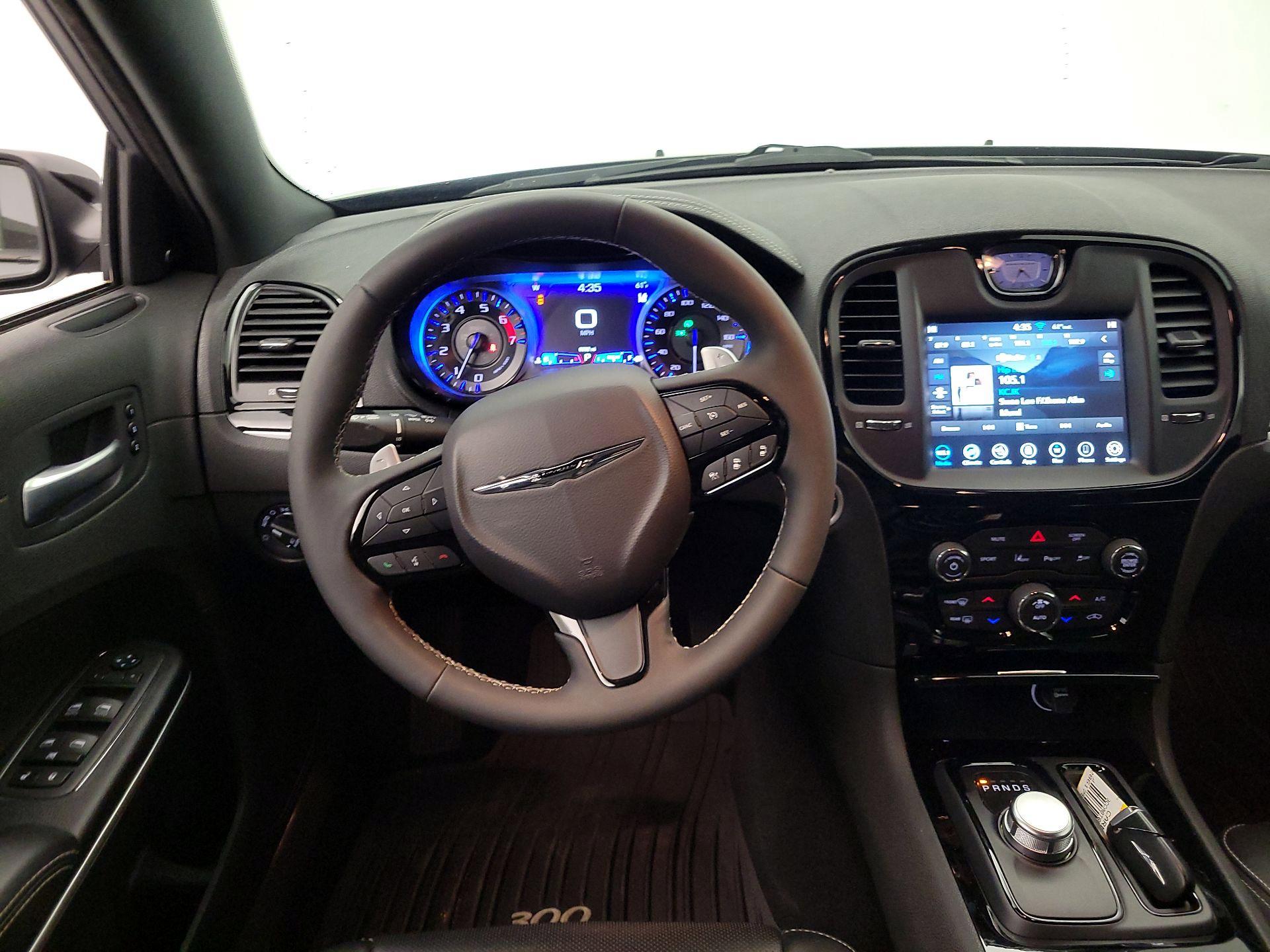 Thumbnail: 2023 Chrysler 300 - 10