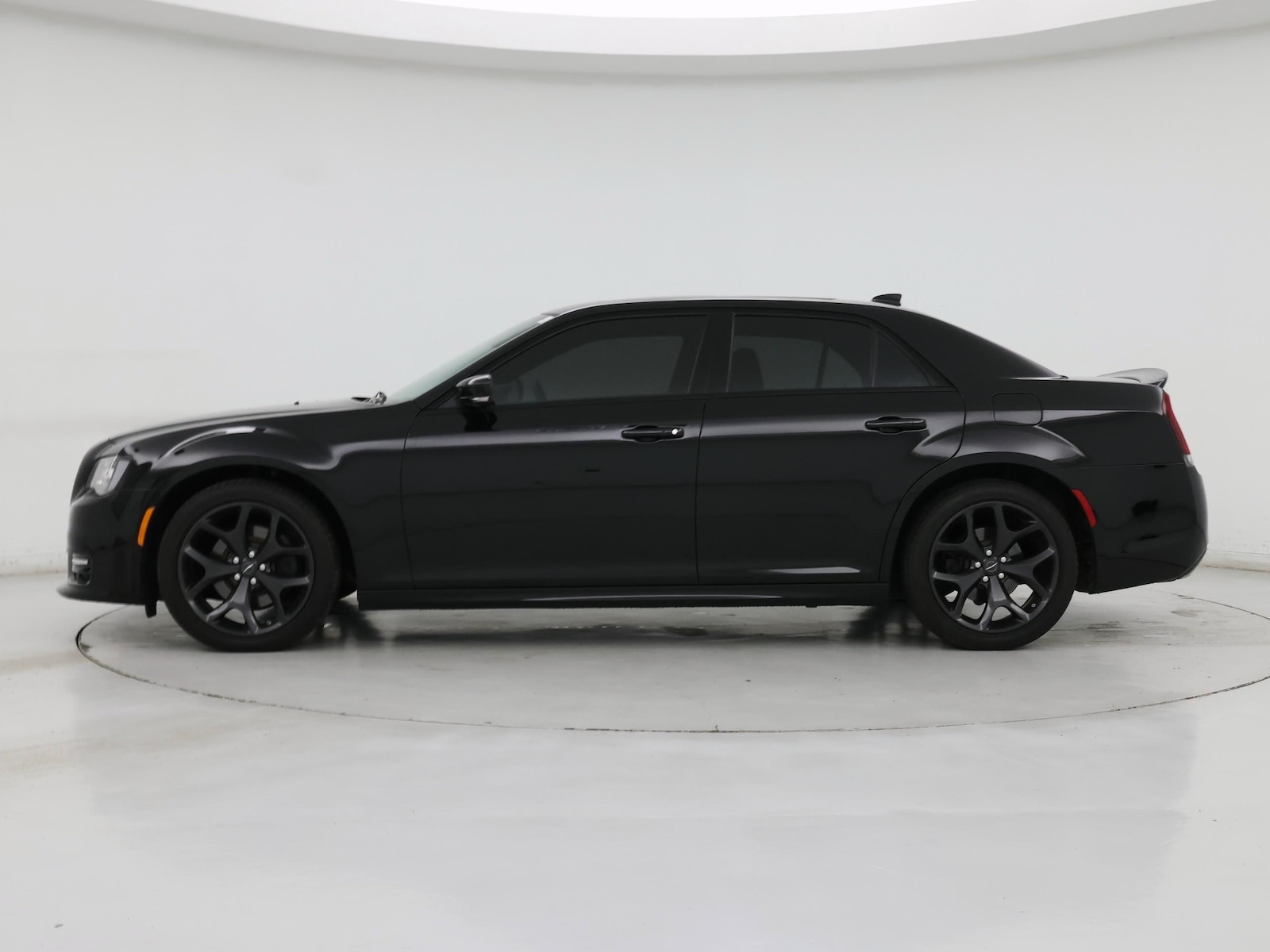 2023 Chrysler 300 S - Photo 4