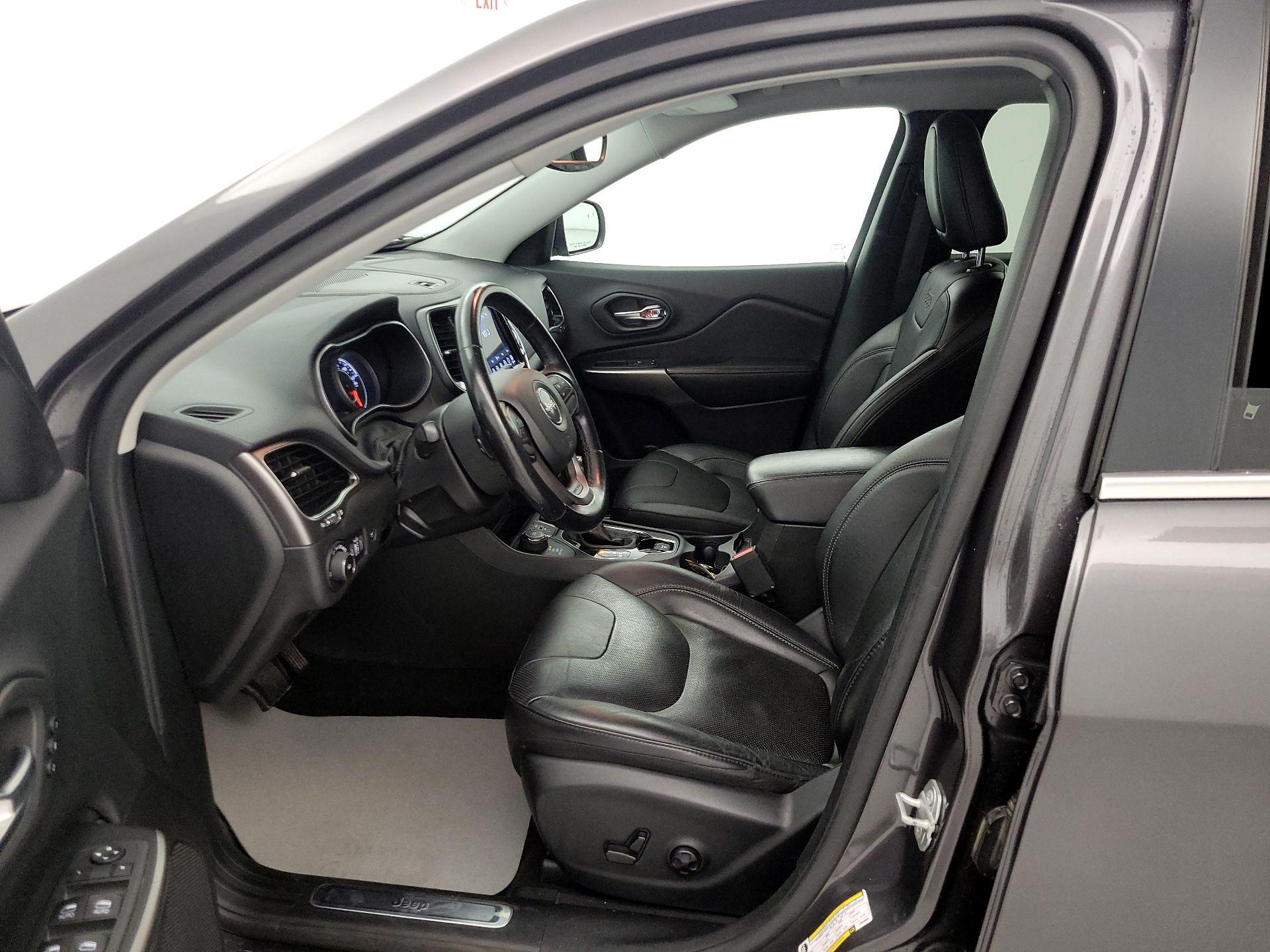 Thumbnail: 2020 Jeep Cherokee - 11