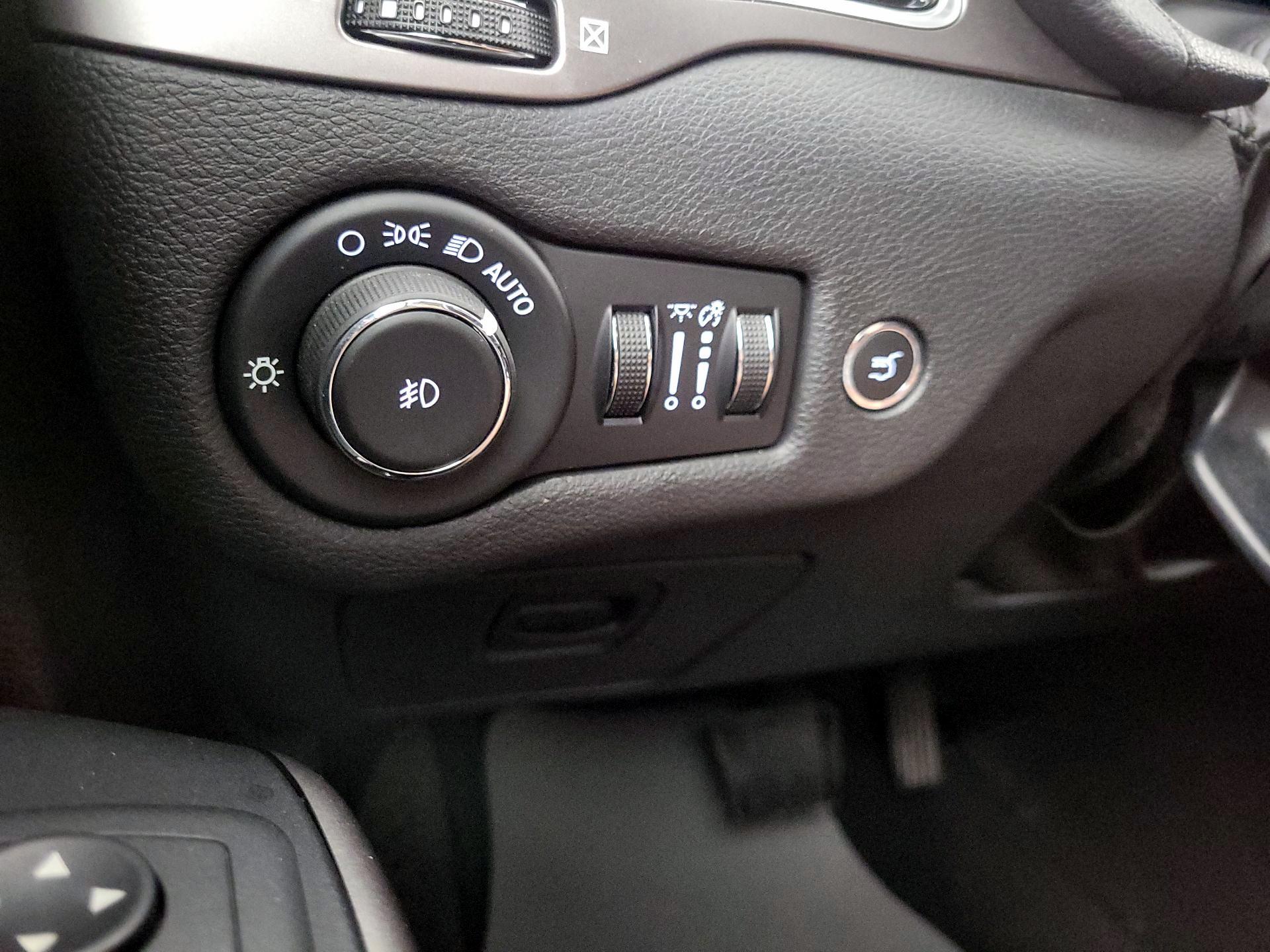 Thumbnail: 2020 Jeep Cherokee - 13
