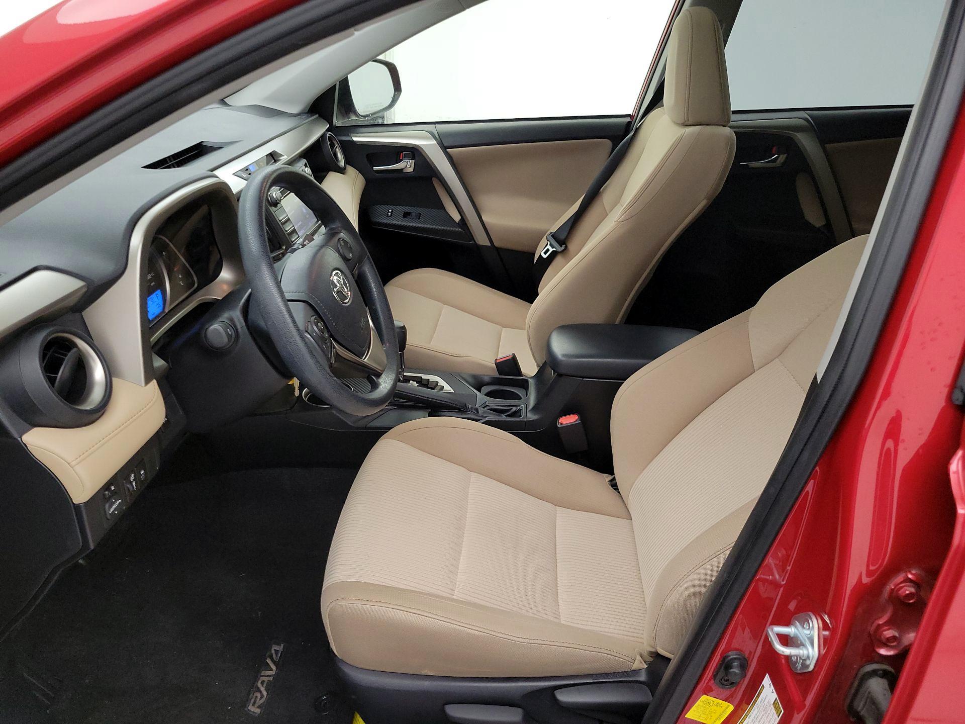 Thumbnail: 2015 Toyota RAV4 - 11