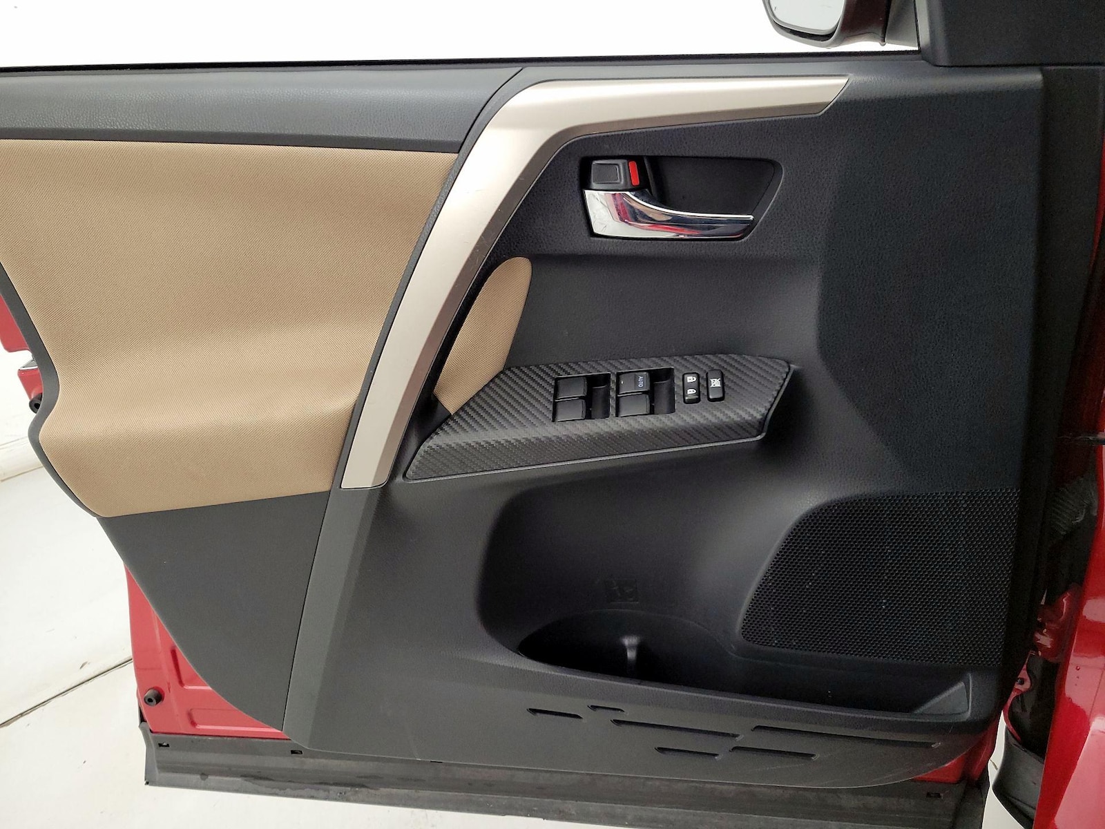 2015 Toyota RAV4 XLE - Photo 13